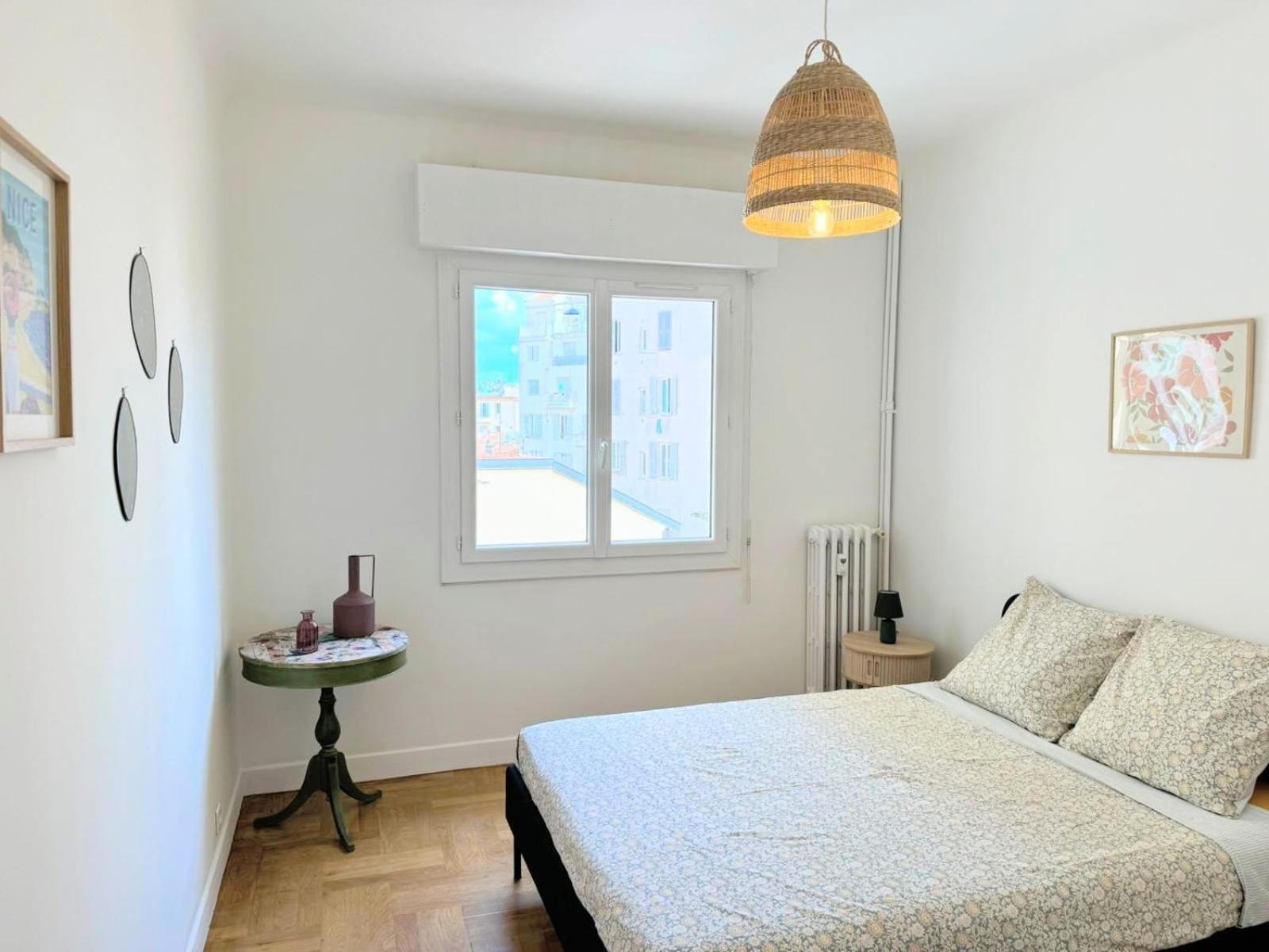 Avec Balcon, Pres De La Et Promenade Des *