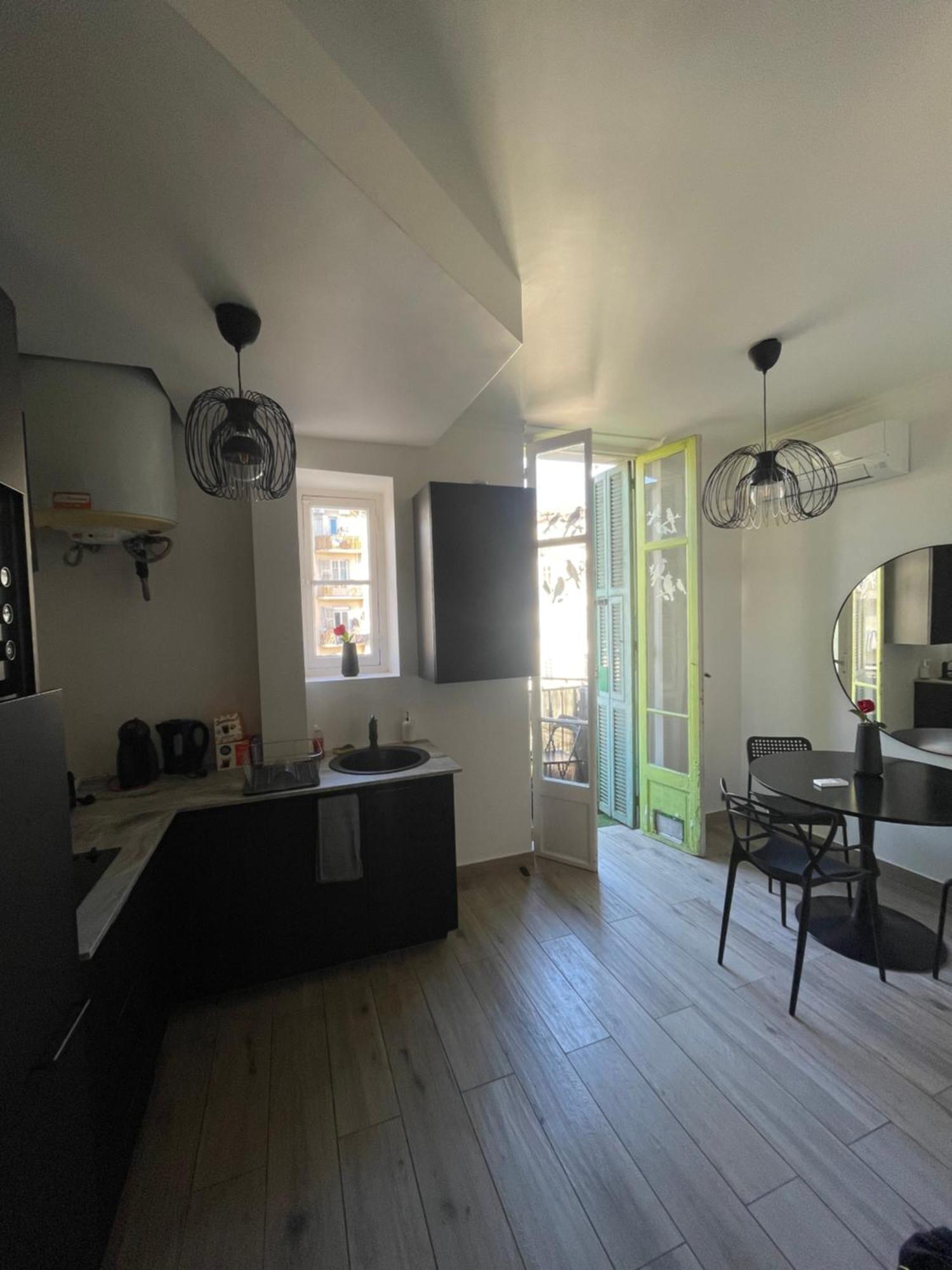 2 Pieces - Hyper Centre De Nice