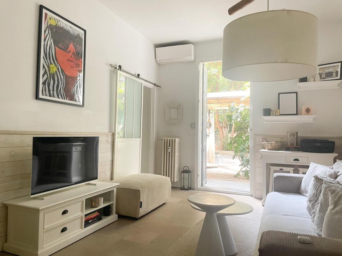 Apartment With Private Garden In Center *