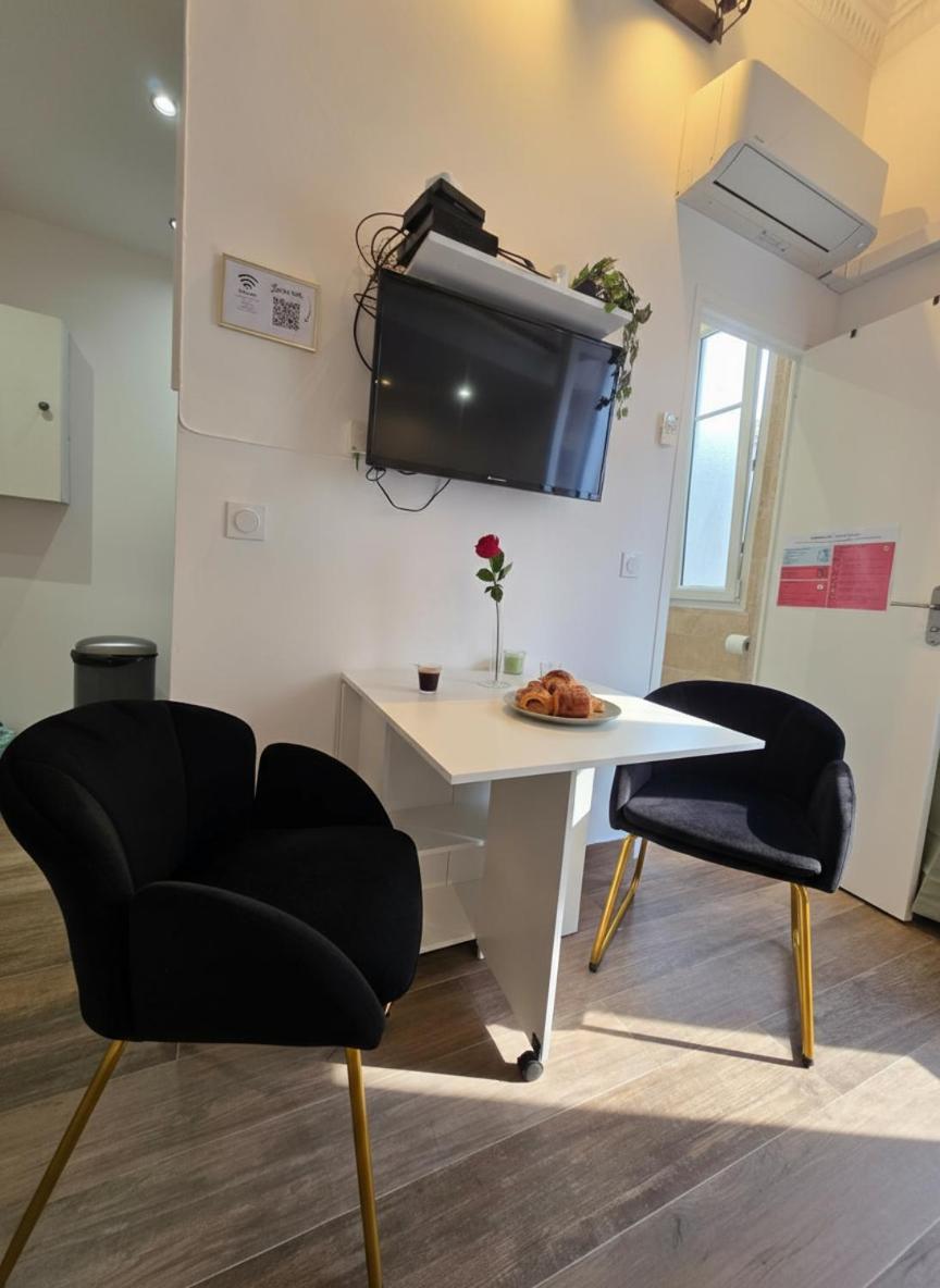 Cozy Studio, Balcony & Ac, Heart Of Apartment *