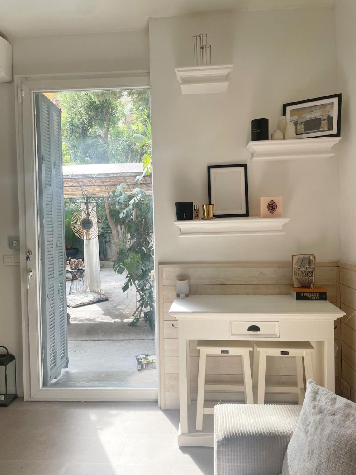 With Private Garden In Center Apartment