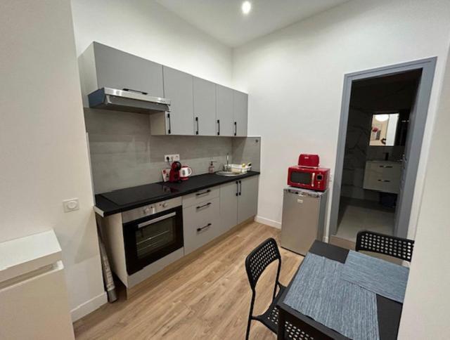 Au Coeur Du Vieux Nice, Superbe Refait A Neuf Apartment