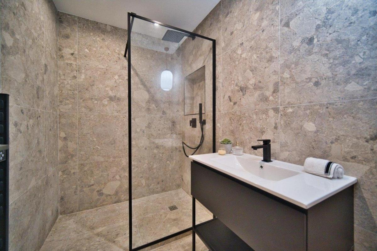 Mayerbeer - 2 Bedrooms With Balcony Apartment Nice