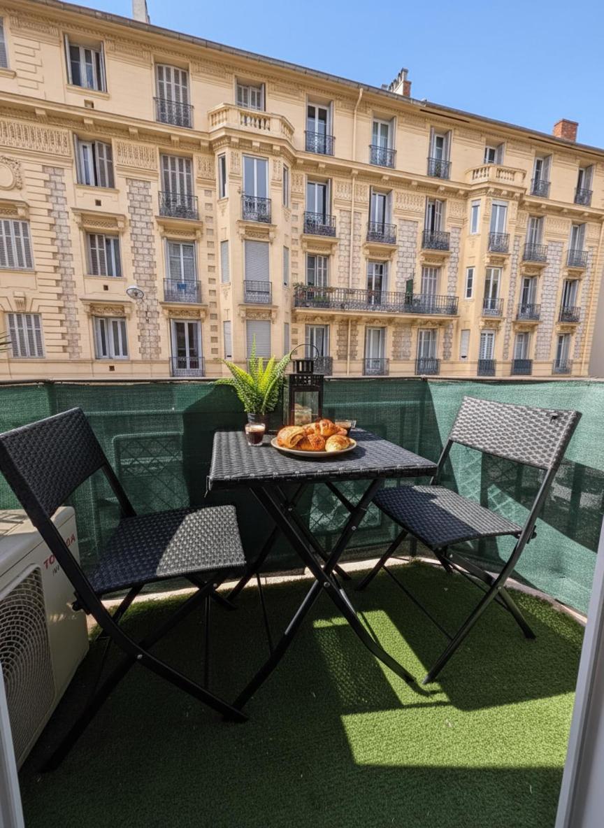 Cozy Studio, Balcony & Ac, Heart Of