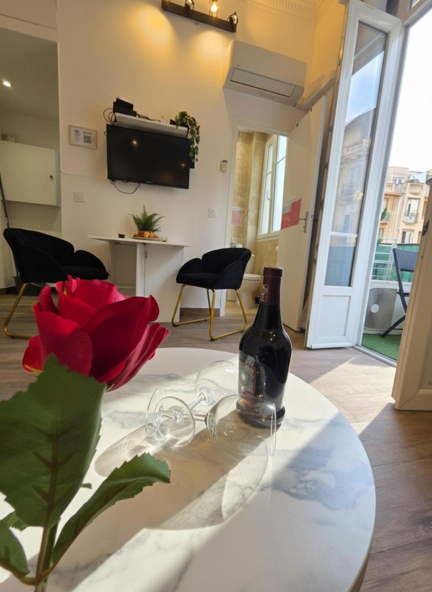 Cozy Studio, Balcony & Ac, Heart Of