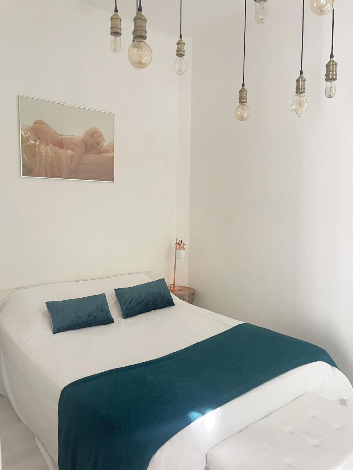 With Private Garden In Center * Nice