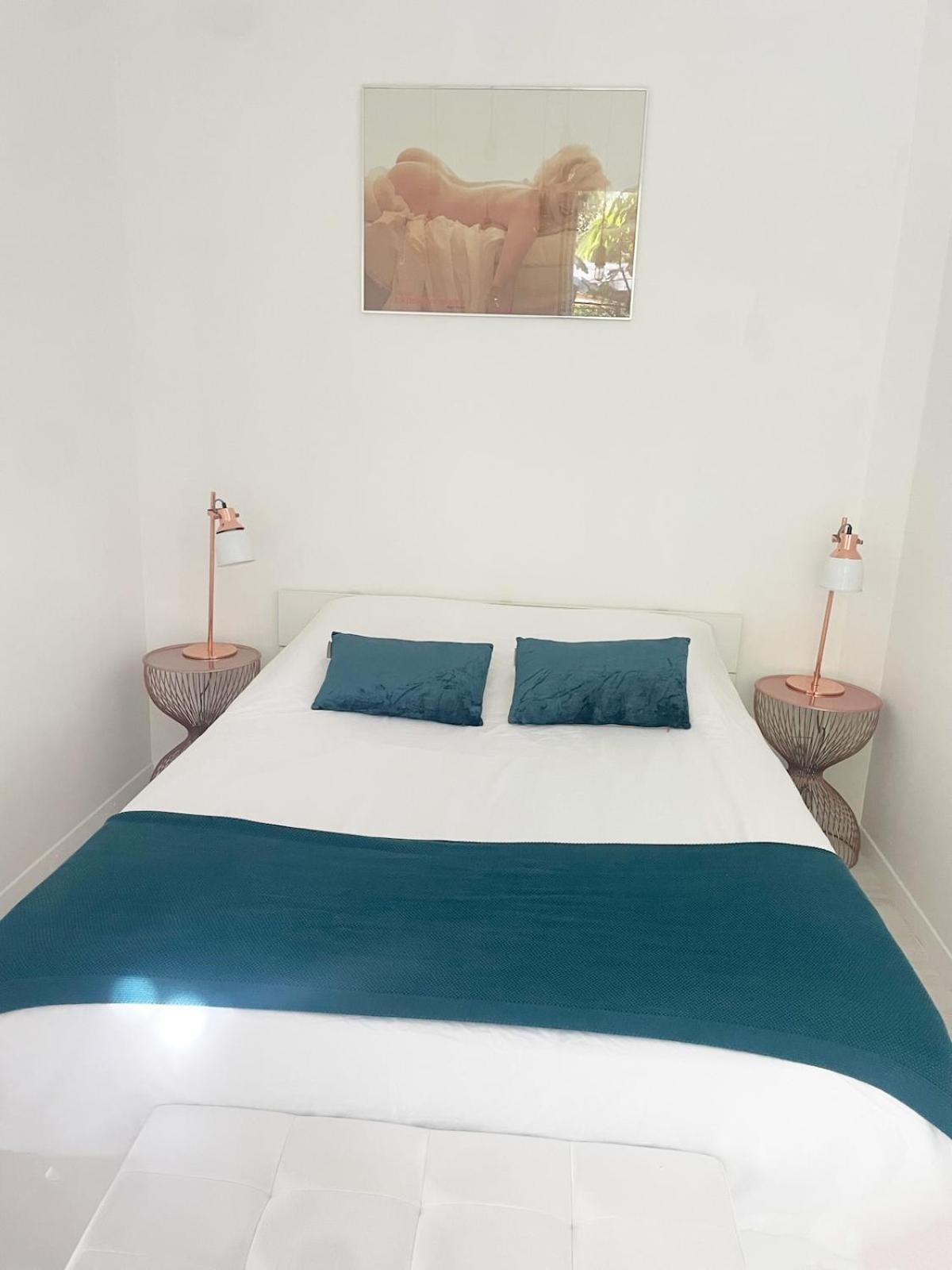 Apartment With Private Garden In Center