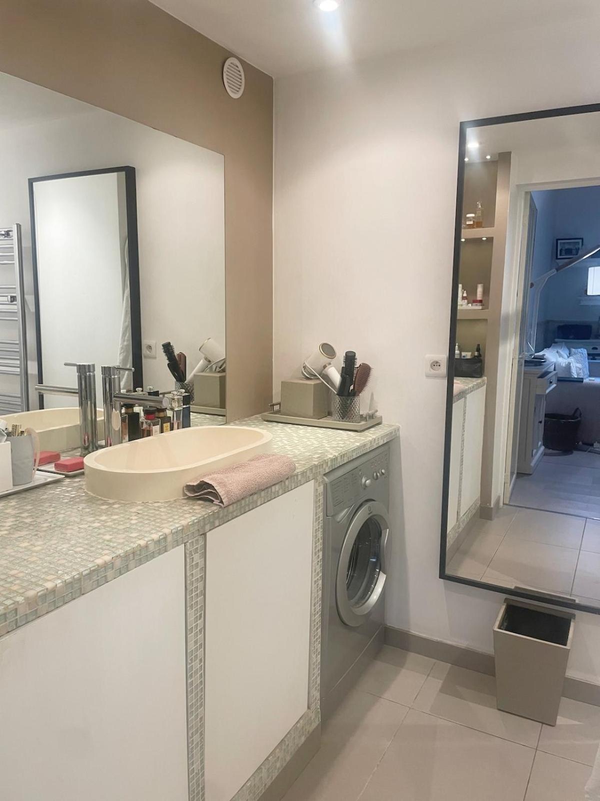 Apartment With Private Garden In Center Nice