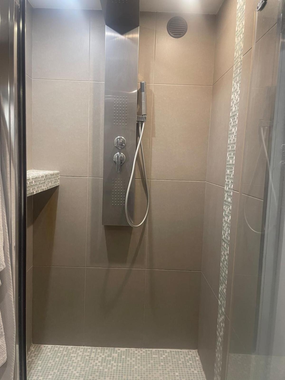 Apartment With Private Garden In Center *