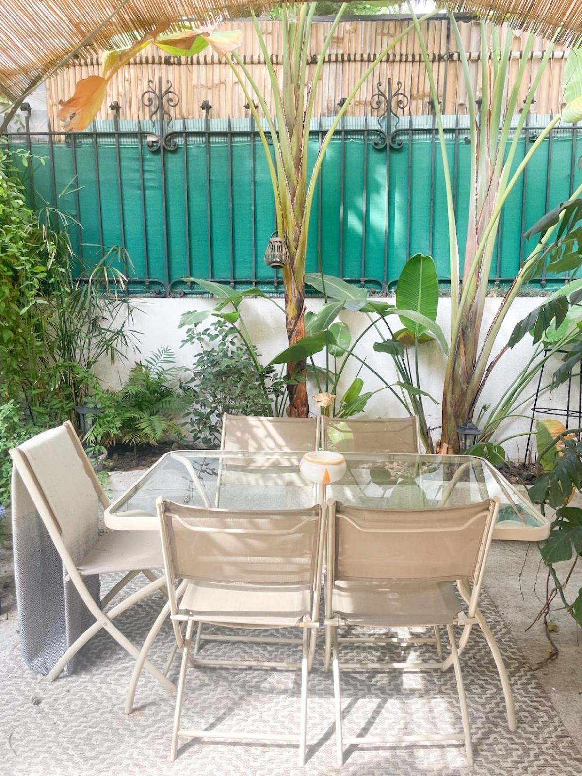 Apartment With Private Garden In Center