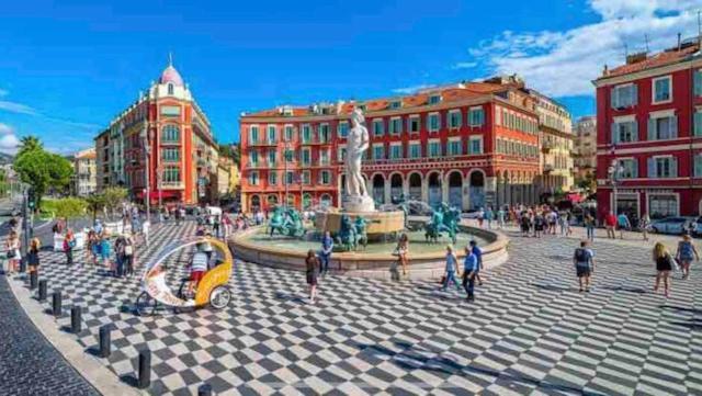 Au Coeur Du Vieux Nice, Superbe Refait A Neuf Apartment