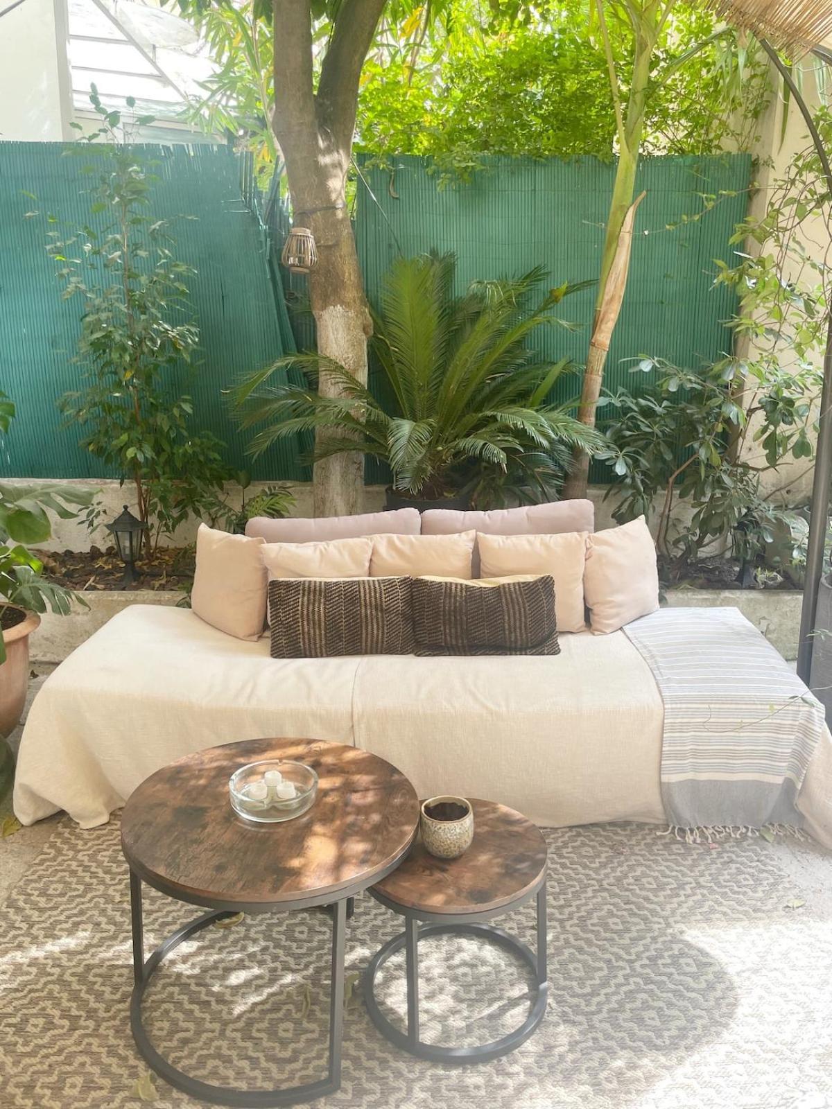 Apartment With Private Garden In Center Nice