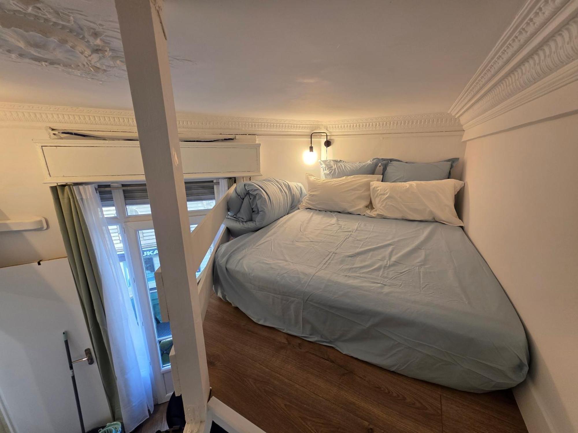 Cozy Studio, Balcony & Ac, Heart Of Apartment