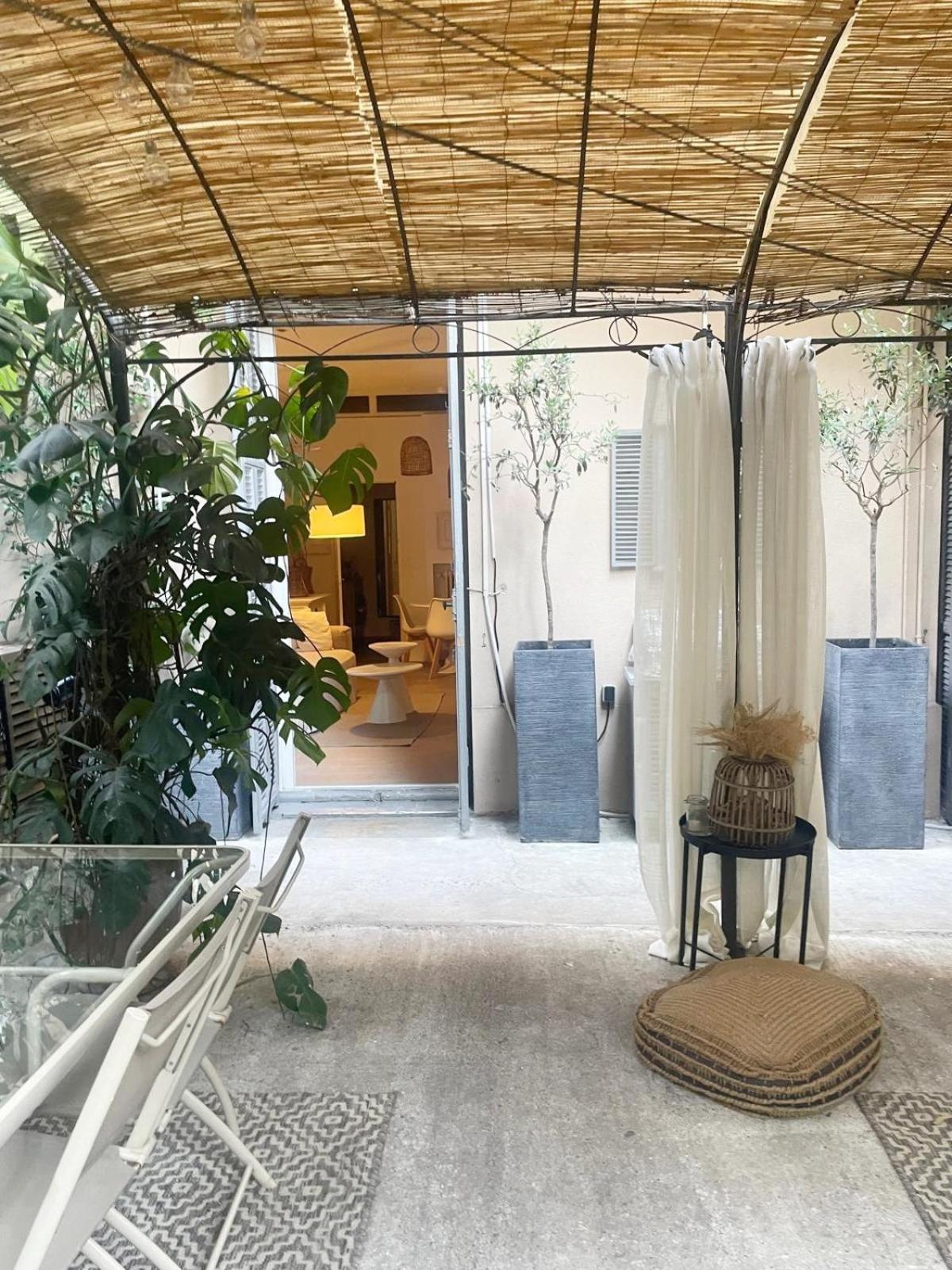 With Private Garden In Center * Nice