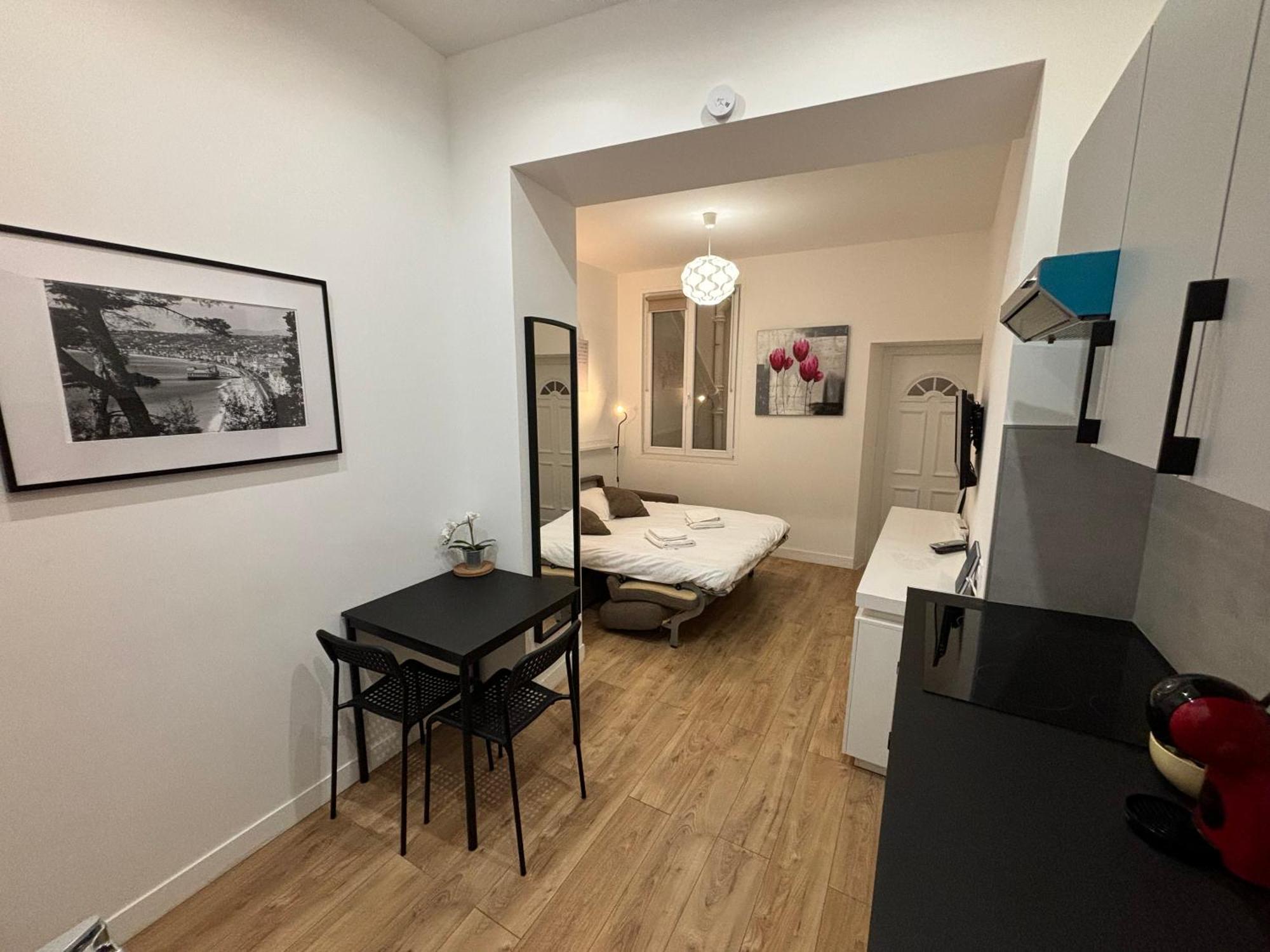 Au Coeur Du Vieux Nice, Superbe Refait A Neuf Apartment