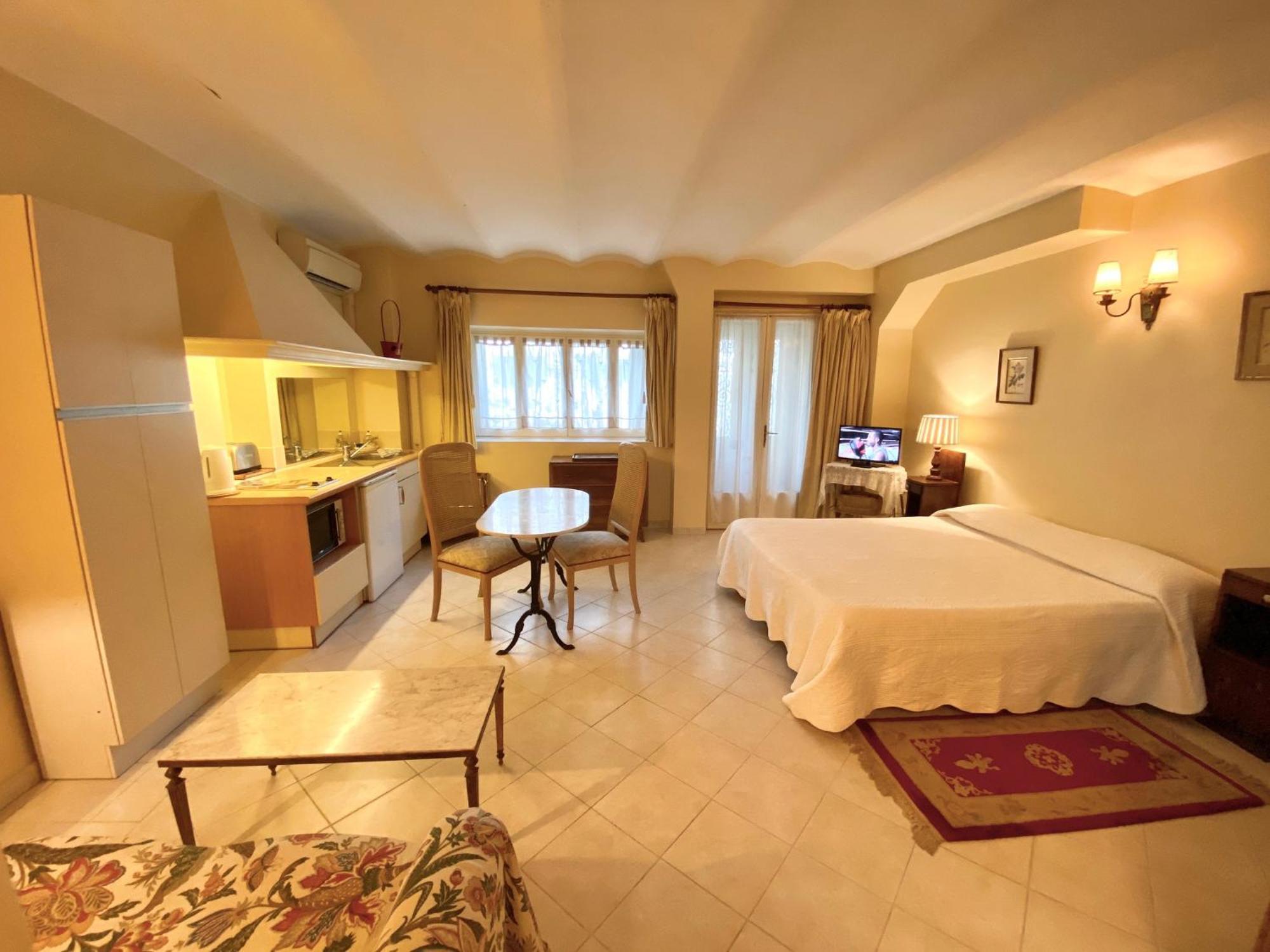 Aparthotel Residence La Villa Leonie 4*