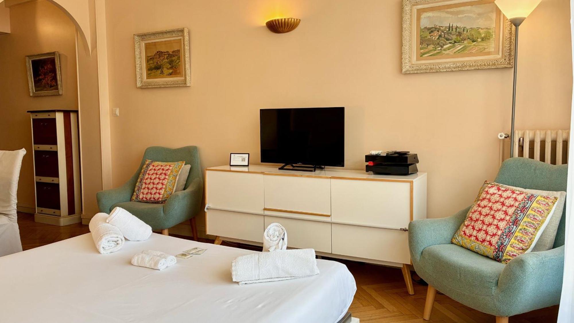 Apartment Riviera: Hyper-central With Sea-view Balcony Nice