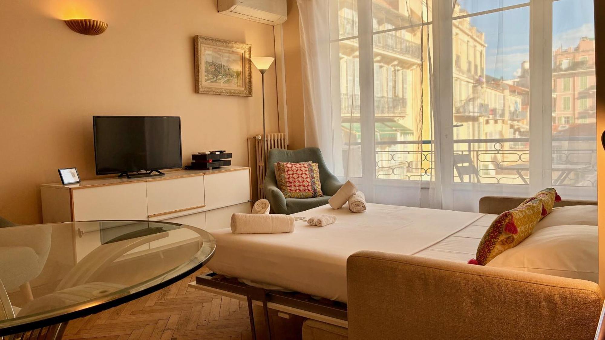 Riviera: Hyper-central With Sea-view Balcony 3* Nice