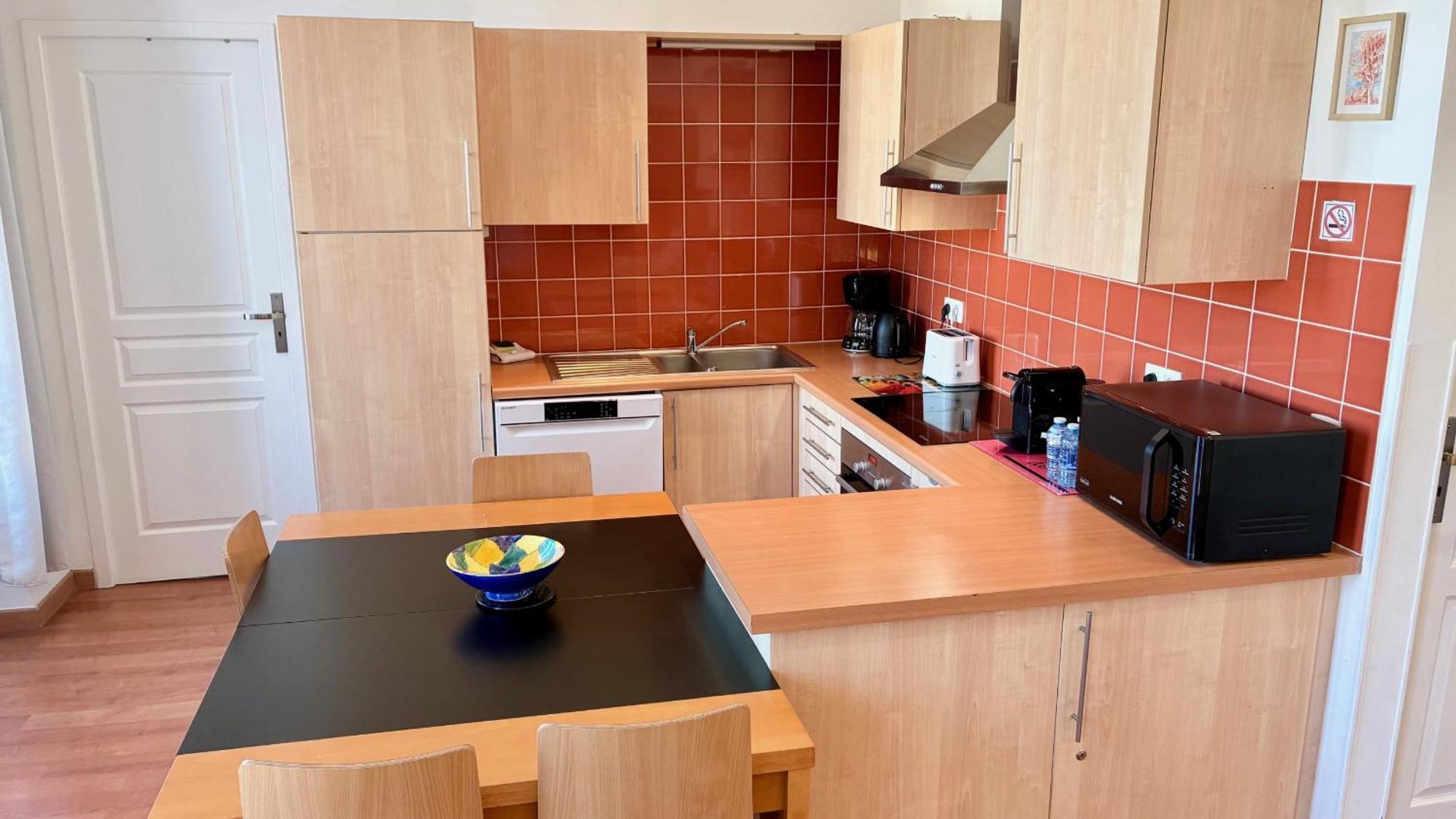 Apartment Riviera: Seaside Elegance On Promenade Des Nice