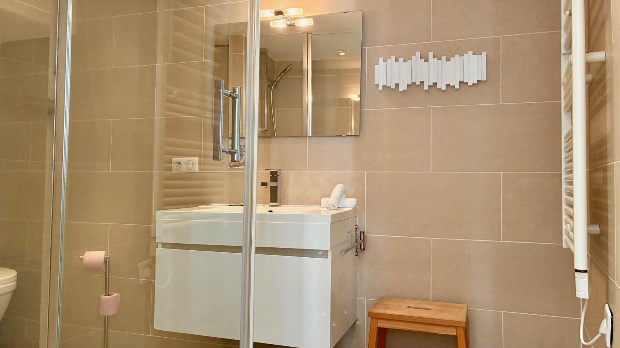 Riviera: Beachfront Old Town With Ac 3* Nice