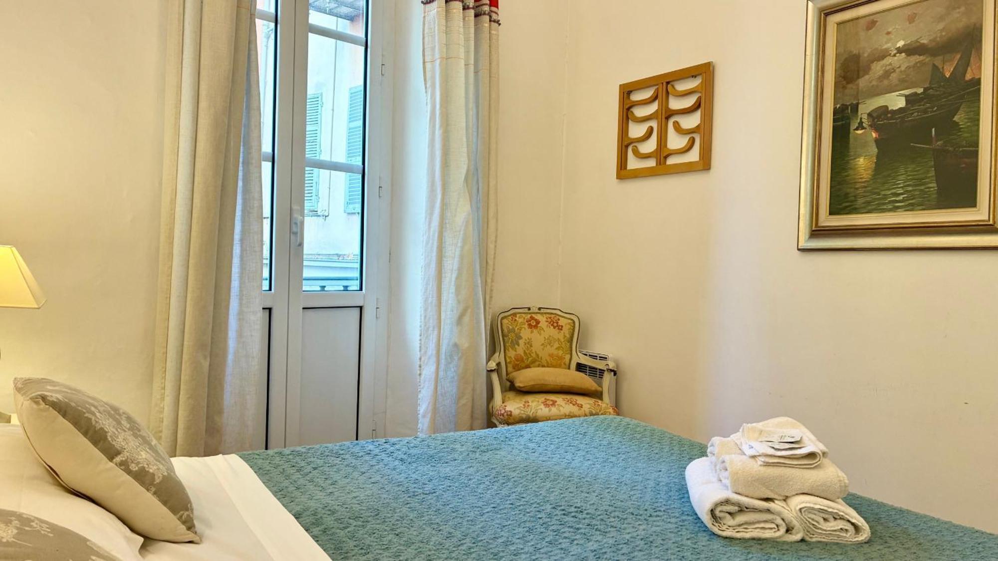 Riviera: Spacious Old Town Near Apartment