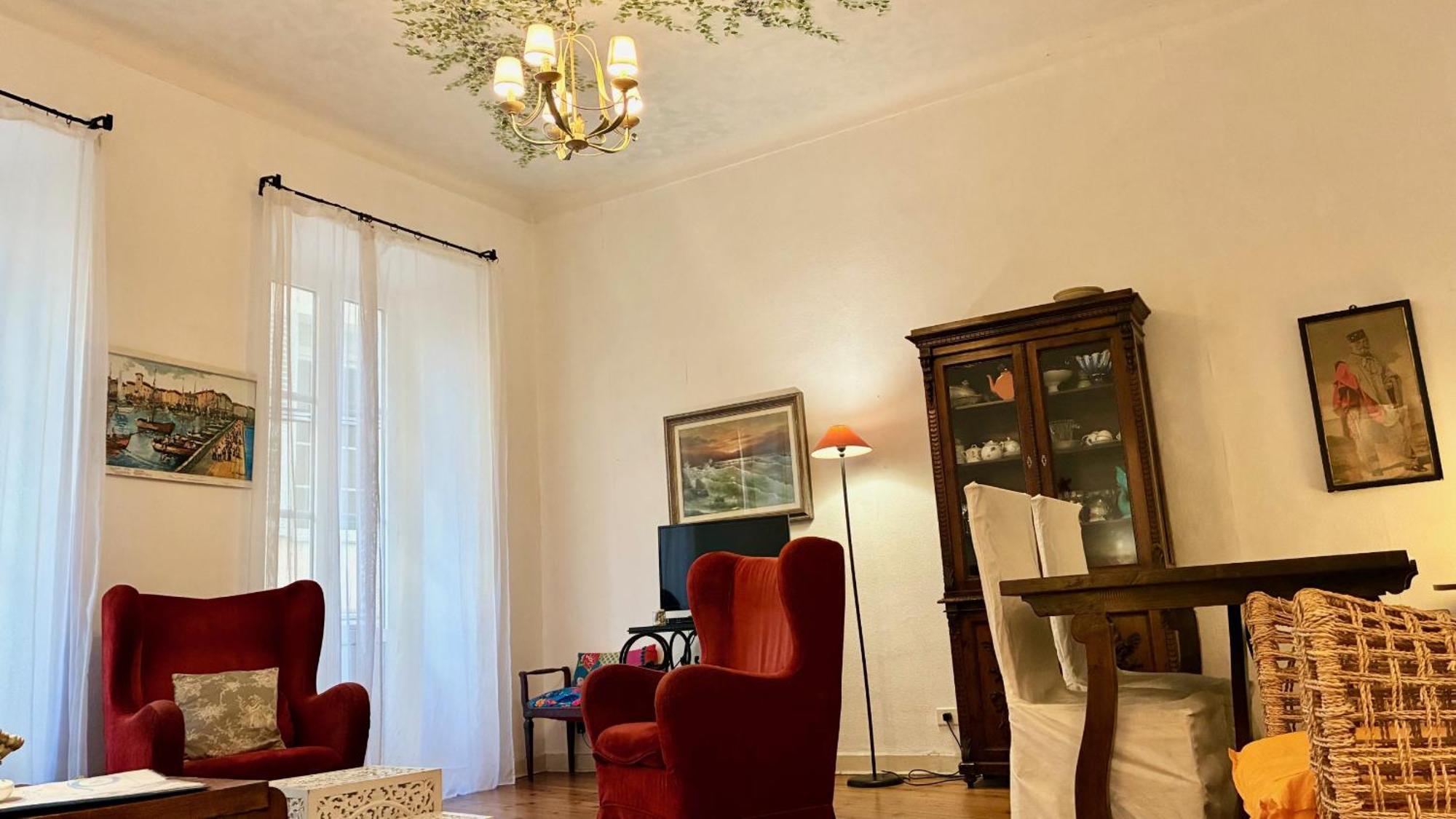 Apartment Riviera: Spacious Old Town Near 3*