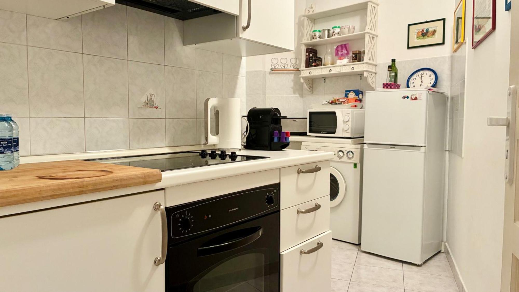 Riviera: Spacious Old Town Near Apartment