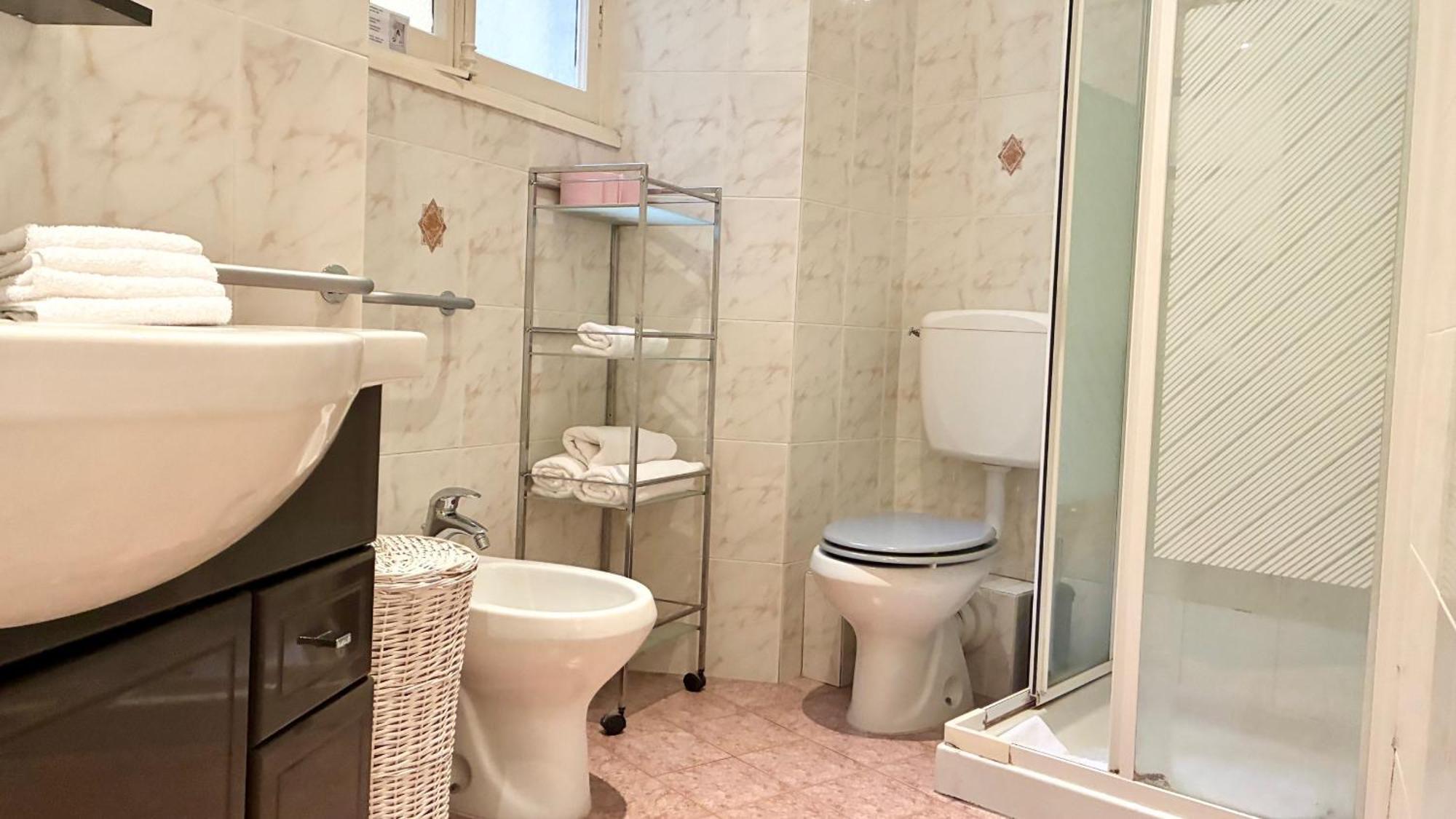 Riviera: Spacious Old Town Near Apartment Nice