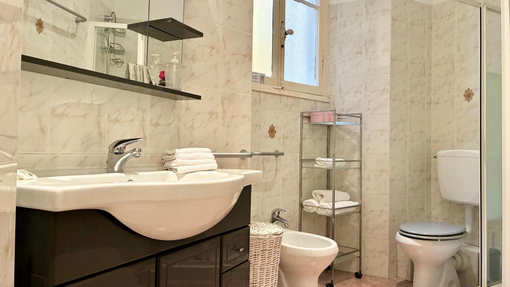 Apartment Riviera: Spacious Old Town Near 2*