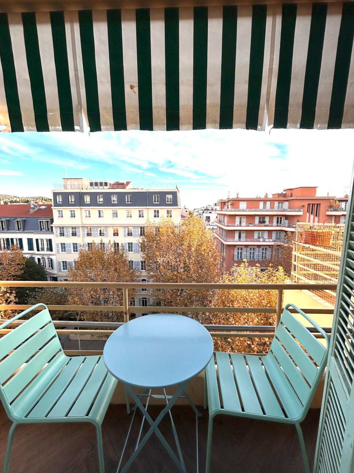 Happy Spacieux En Dernier Etage Avec Balcon A 5 Minutes A Pieds Du Vieux Et De La Quartier Dubouchage Nice