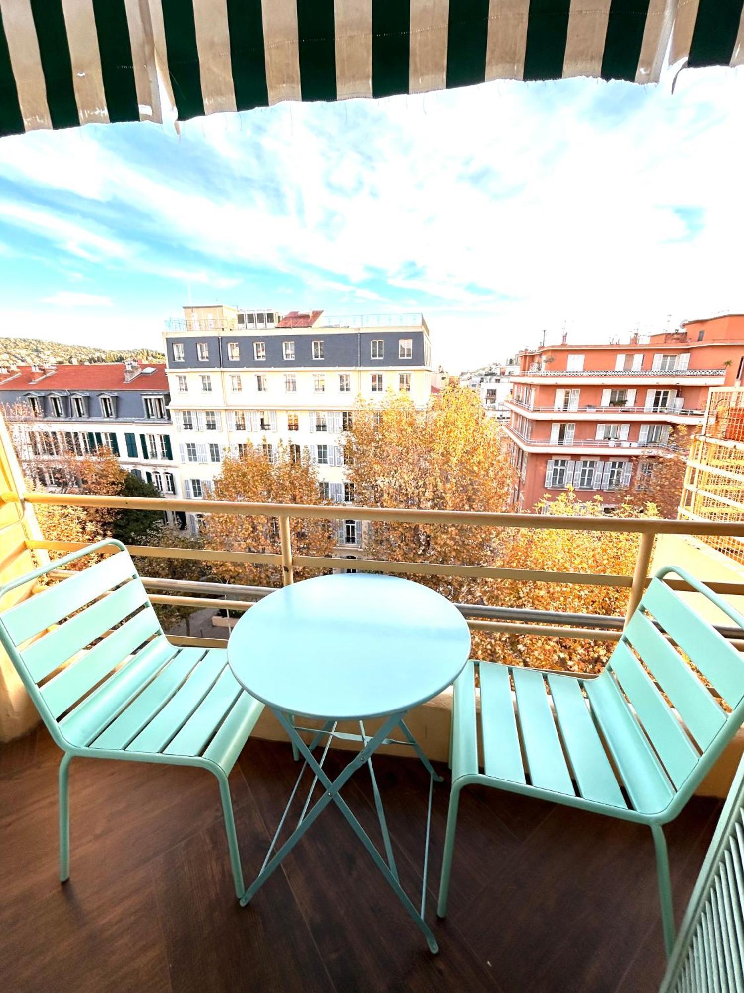 Happy Spacieux En Dernier Etage Avec Balcon A 5 Minutes A Pieds Du Vieux Et De La Quartier Dubouchage Apartment Nice