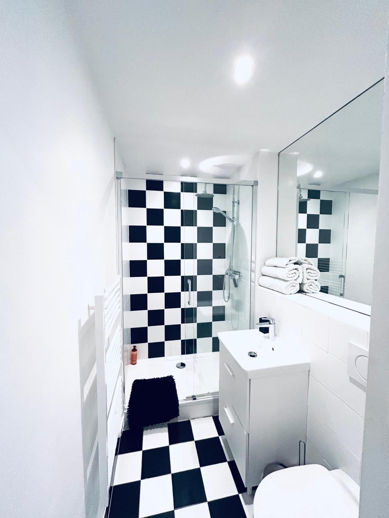 Happy Spacieux En Dernier Etage Avec Balcon A 5 Minutes A Pieds Du Vieux Et De La Quartier Dubouchage * Nice