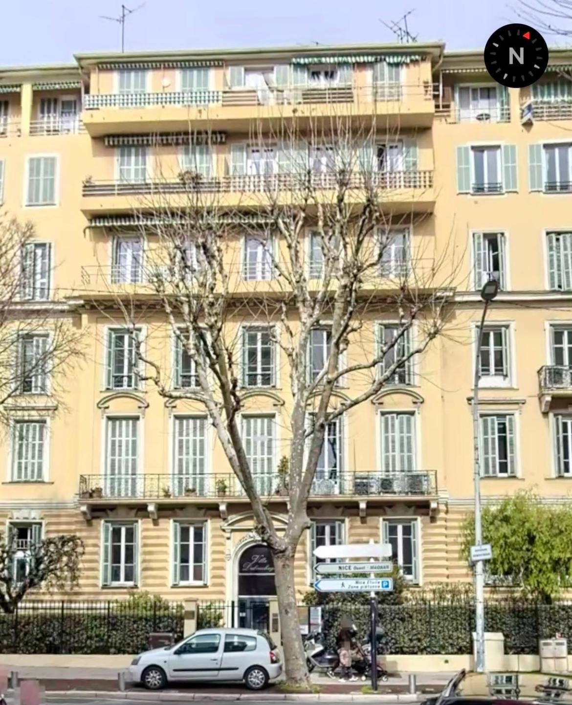 Happy Spacieux En Dernier Etage Avec Balcon A 5 Minutes A Pieds Du Vieux Et De La Quartier Dubouchage Apartment