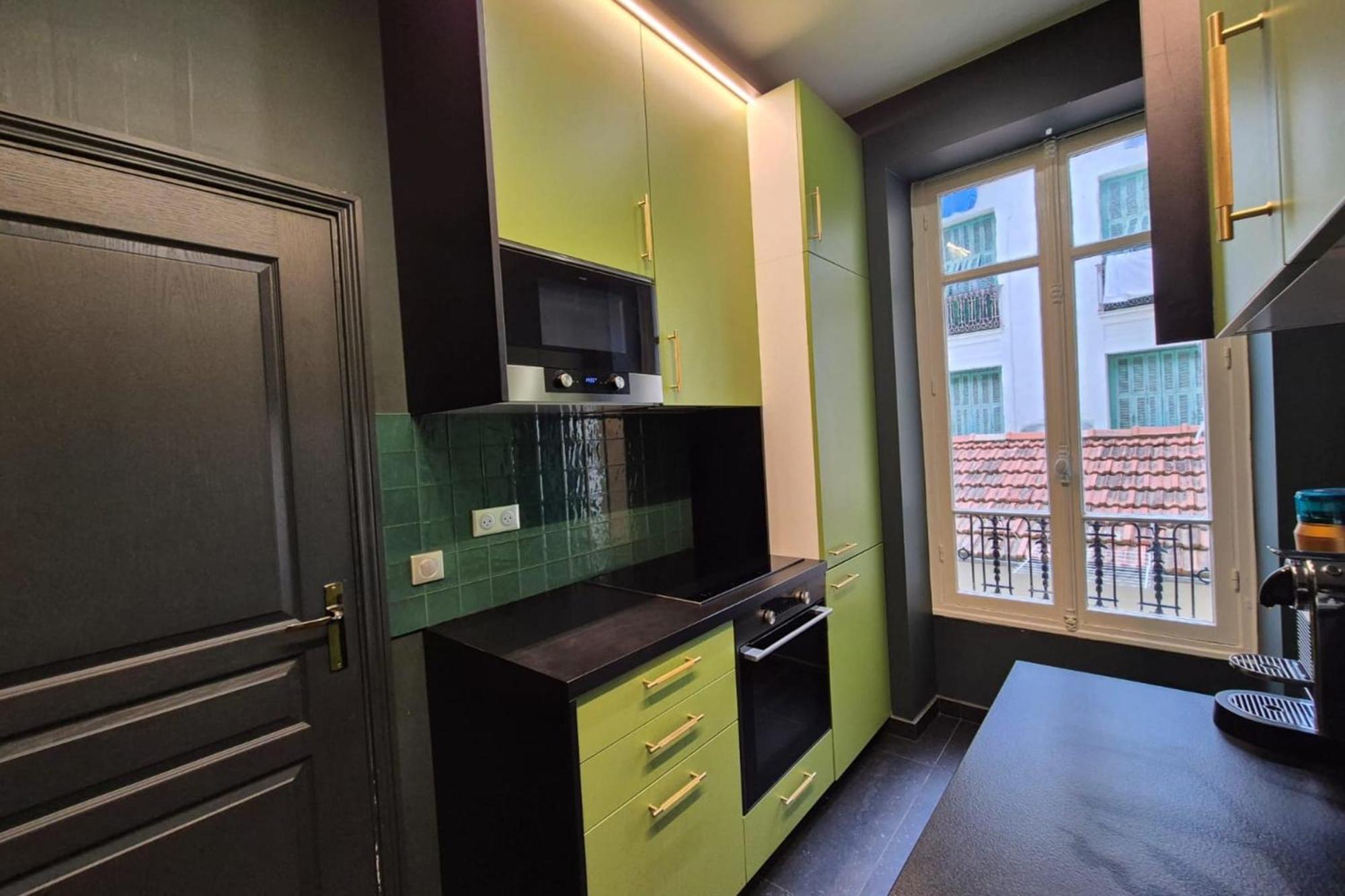 Close To The Behind The Famous Negresco ! Apartment