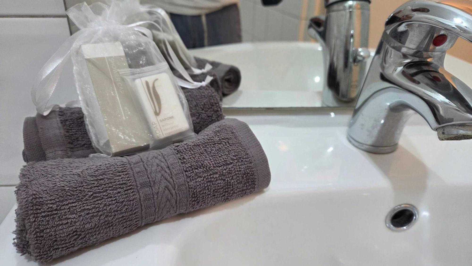 Apartment Lx144 Bright & Refined Wifi Mobility Lease Nice