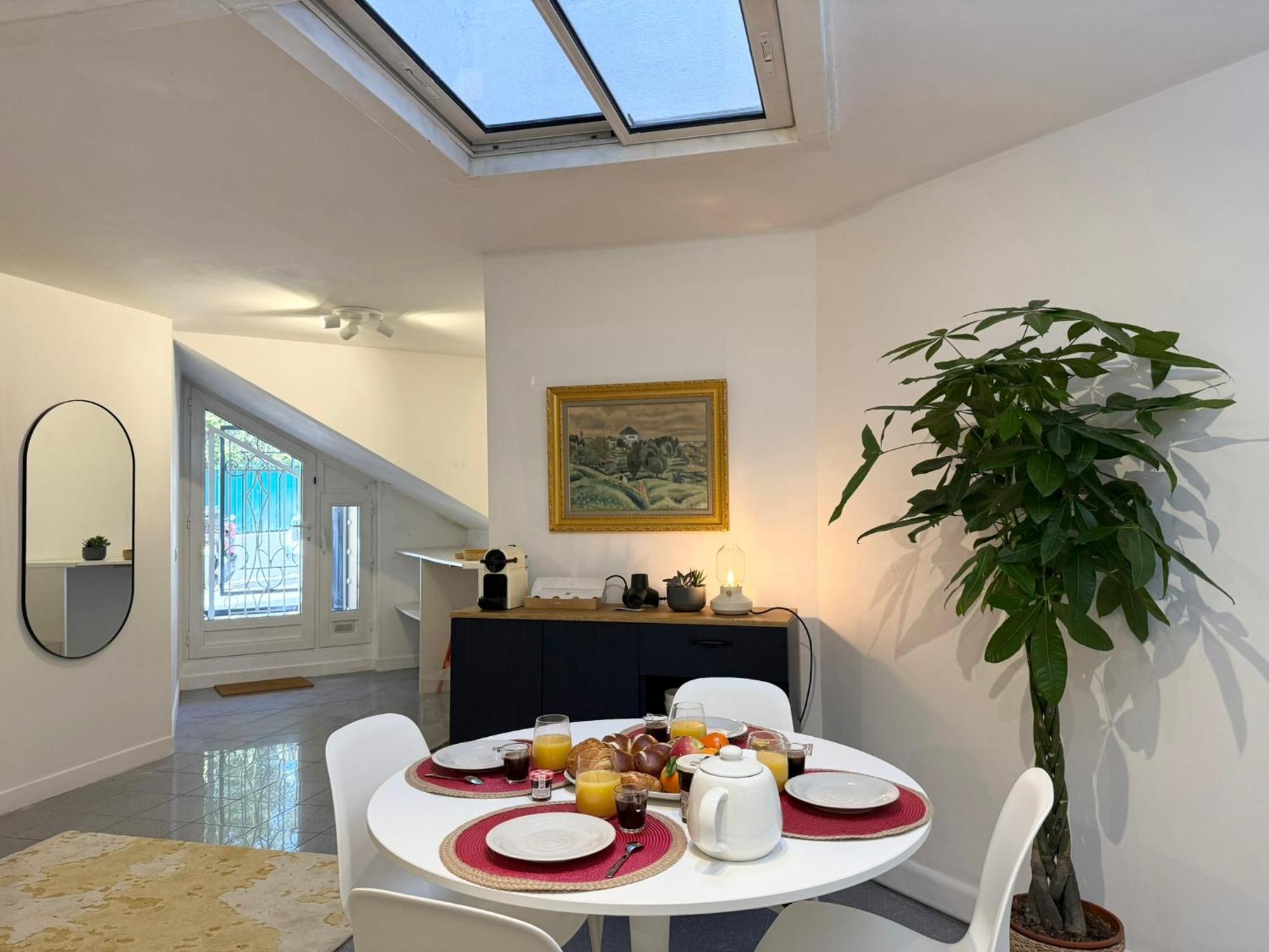 A 100 M De La Avec Stationnement Gratuit Apartment