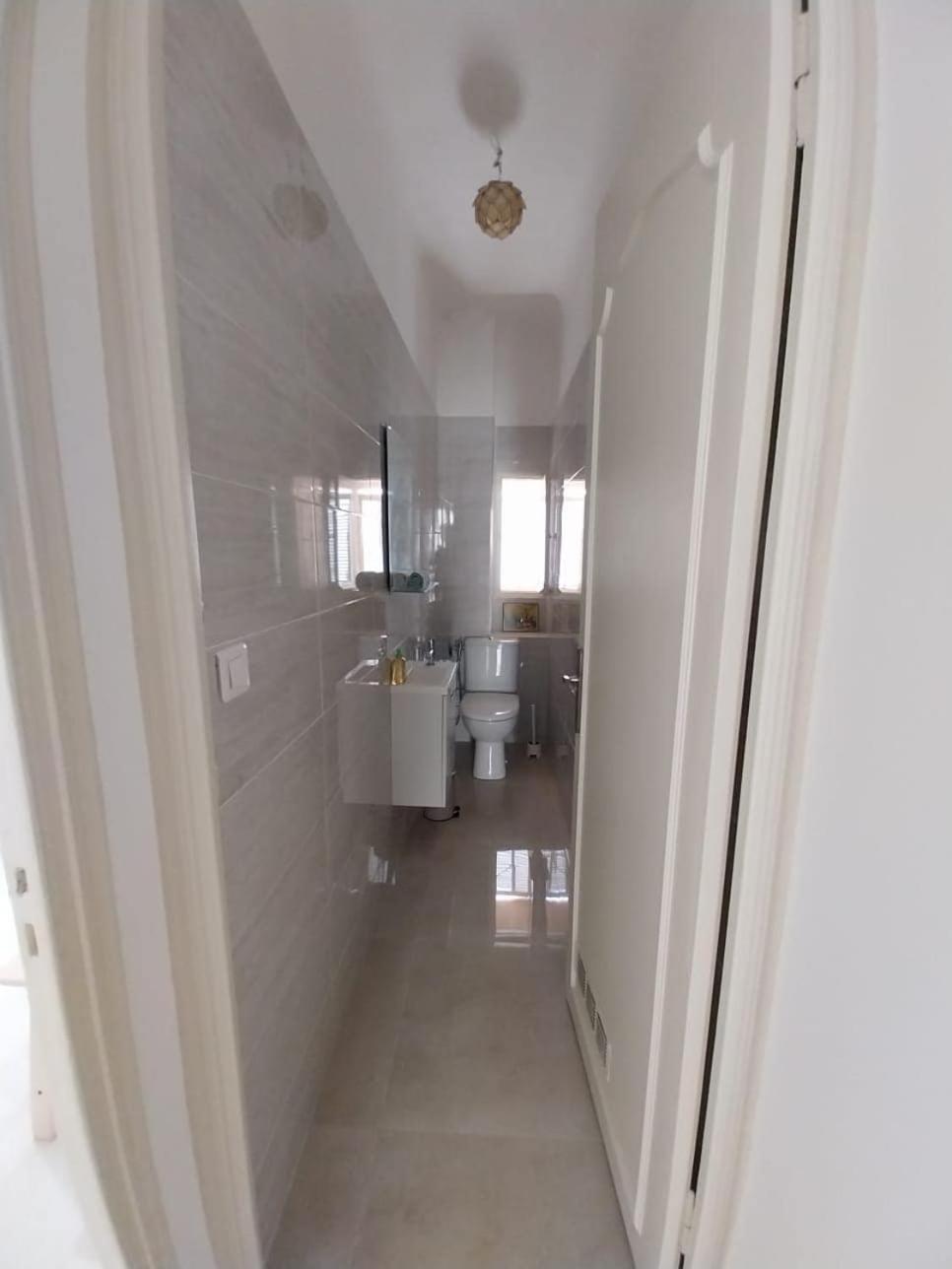 Spacious With Balcony - Center Apartment Nice