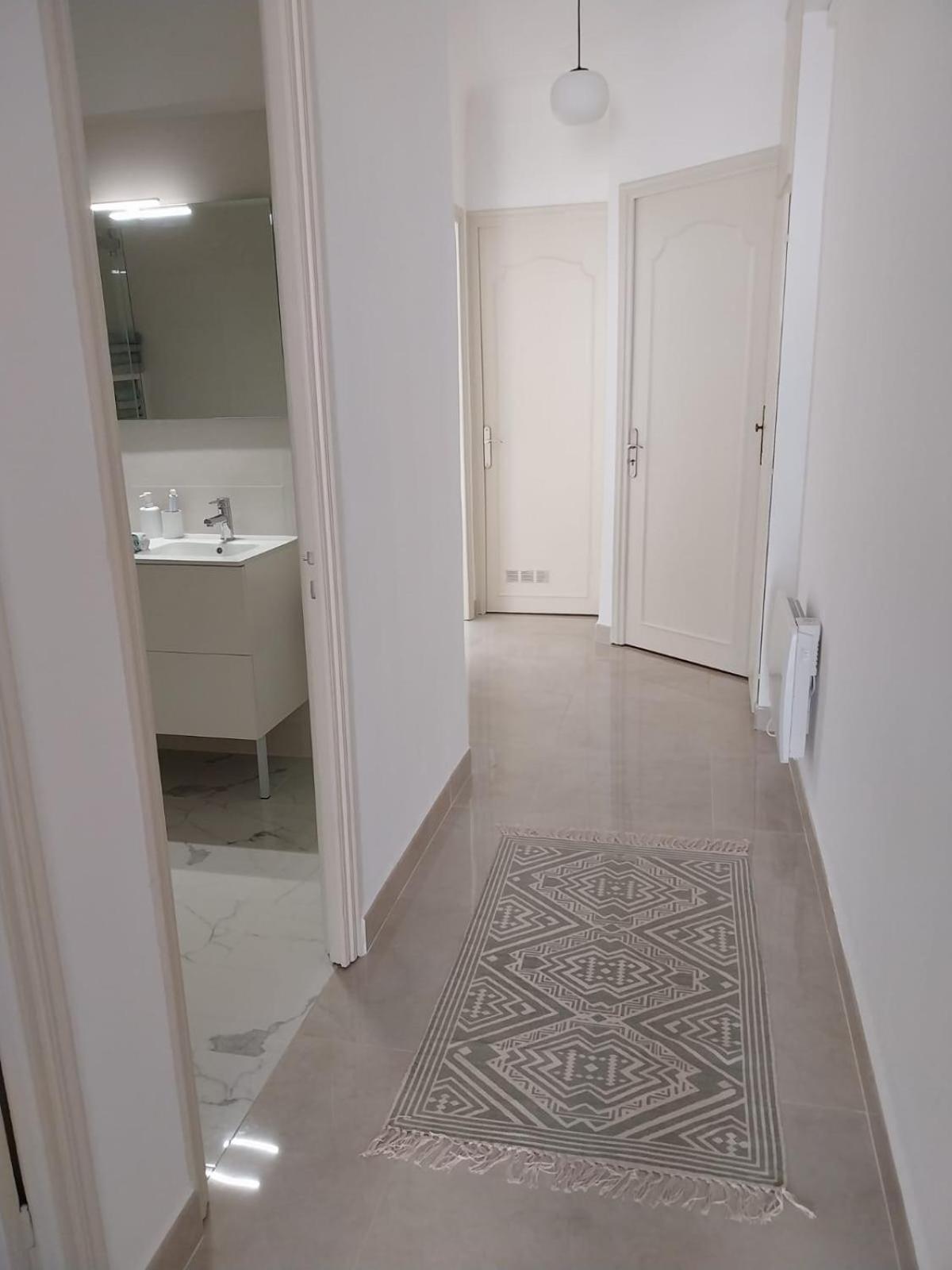 Spacious With Balcony - Center Apartment Nice