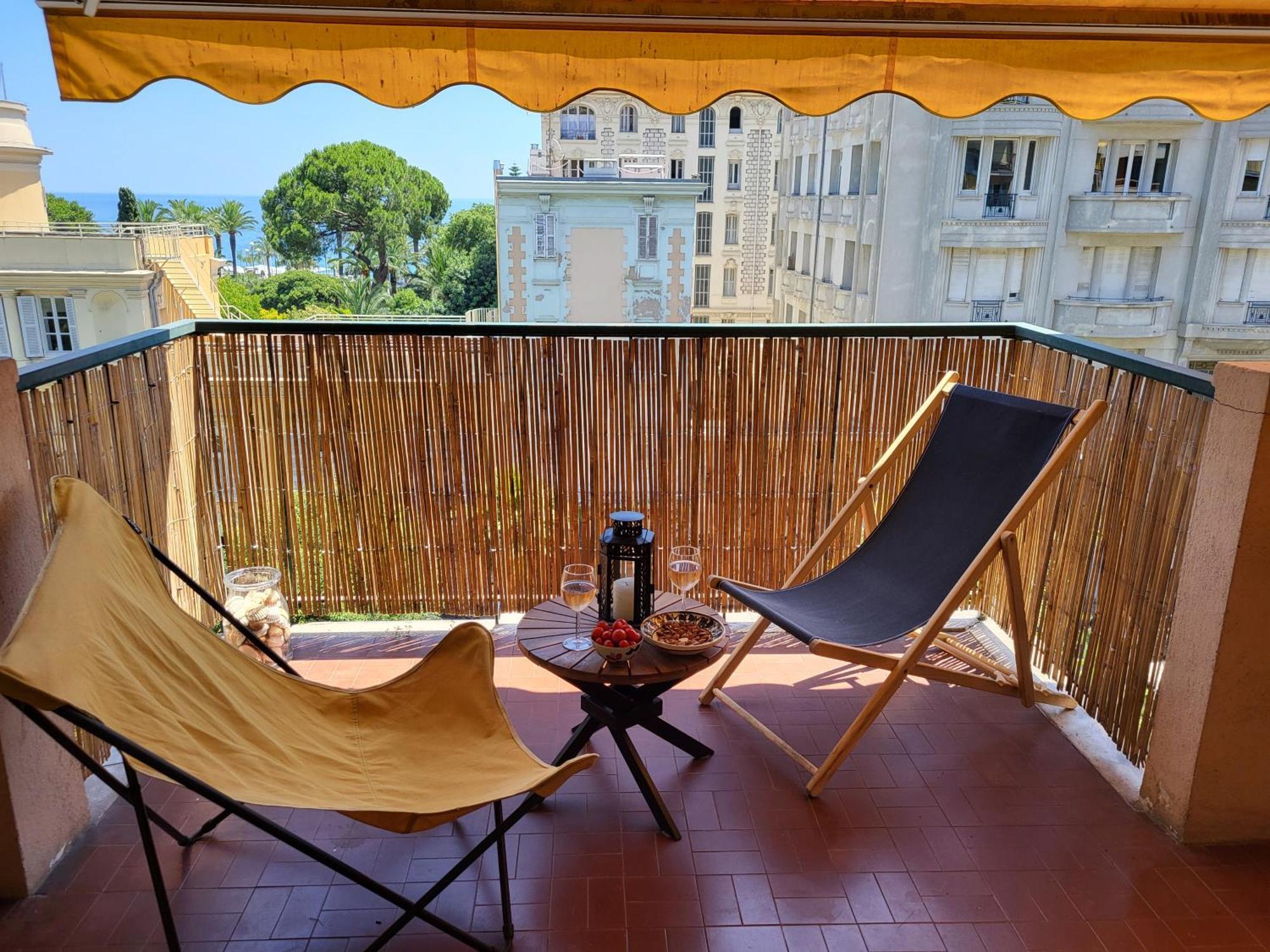 2p Cosy Avec Terrasse, Vue & Plages A Pied Apartment