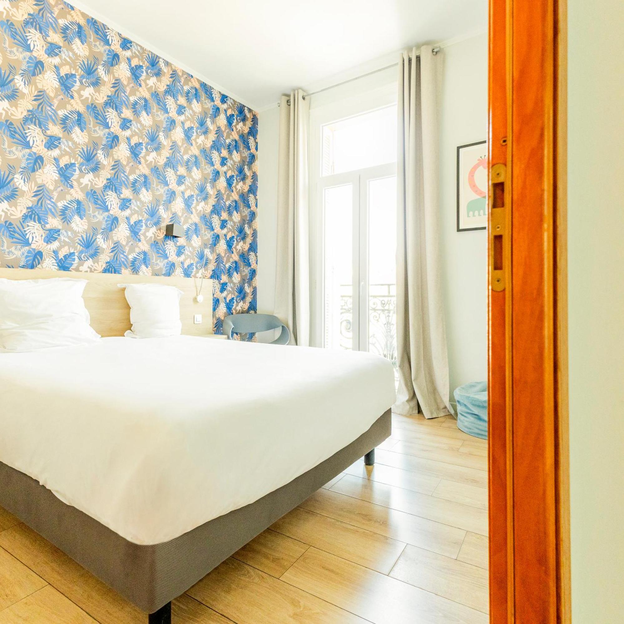 Aria Hotel 3*