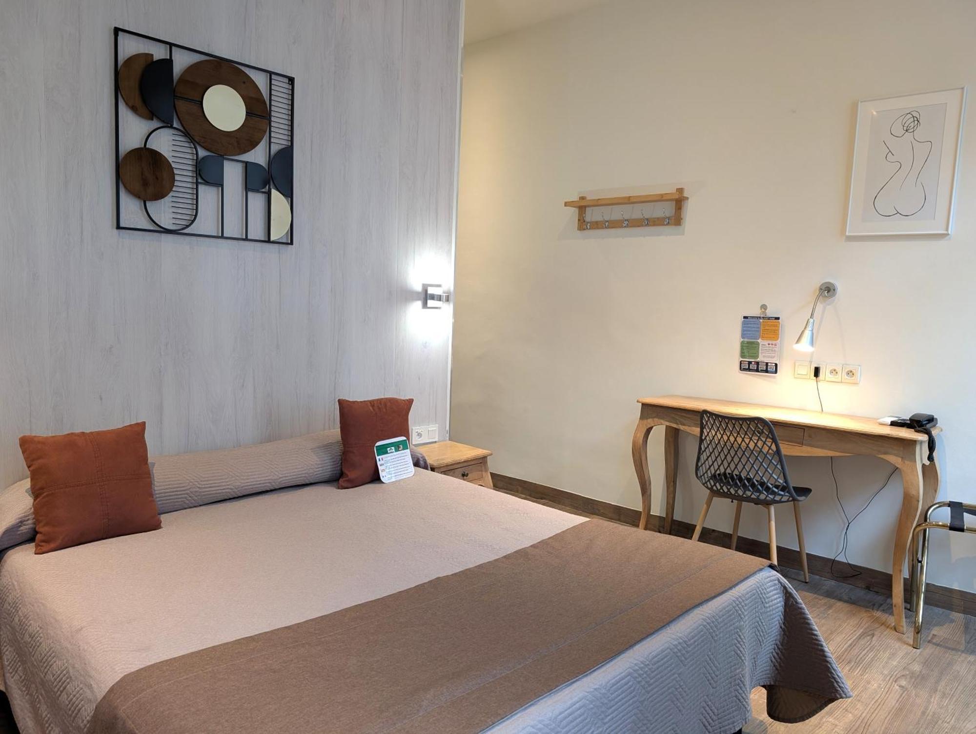 H33 Hotel 2*