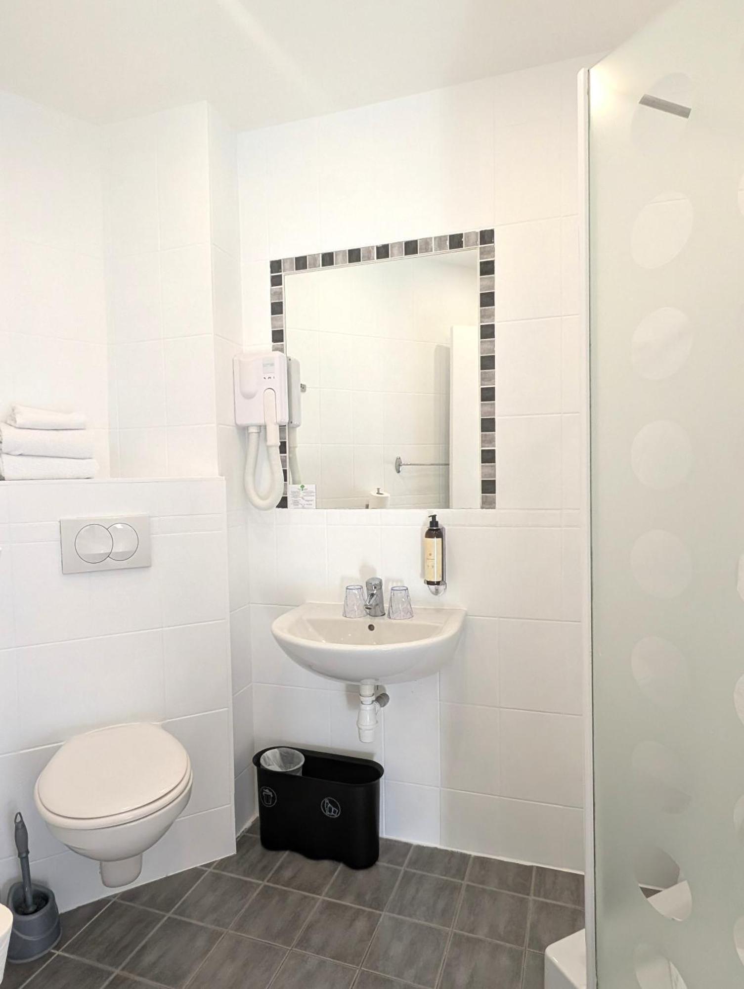 Hotel H33 2*