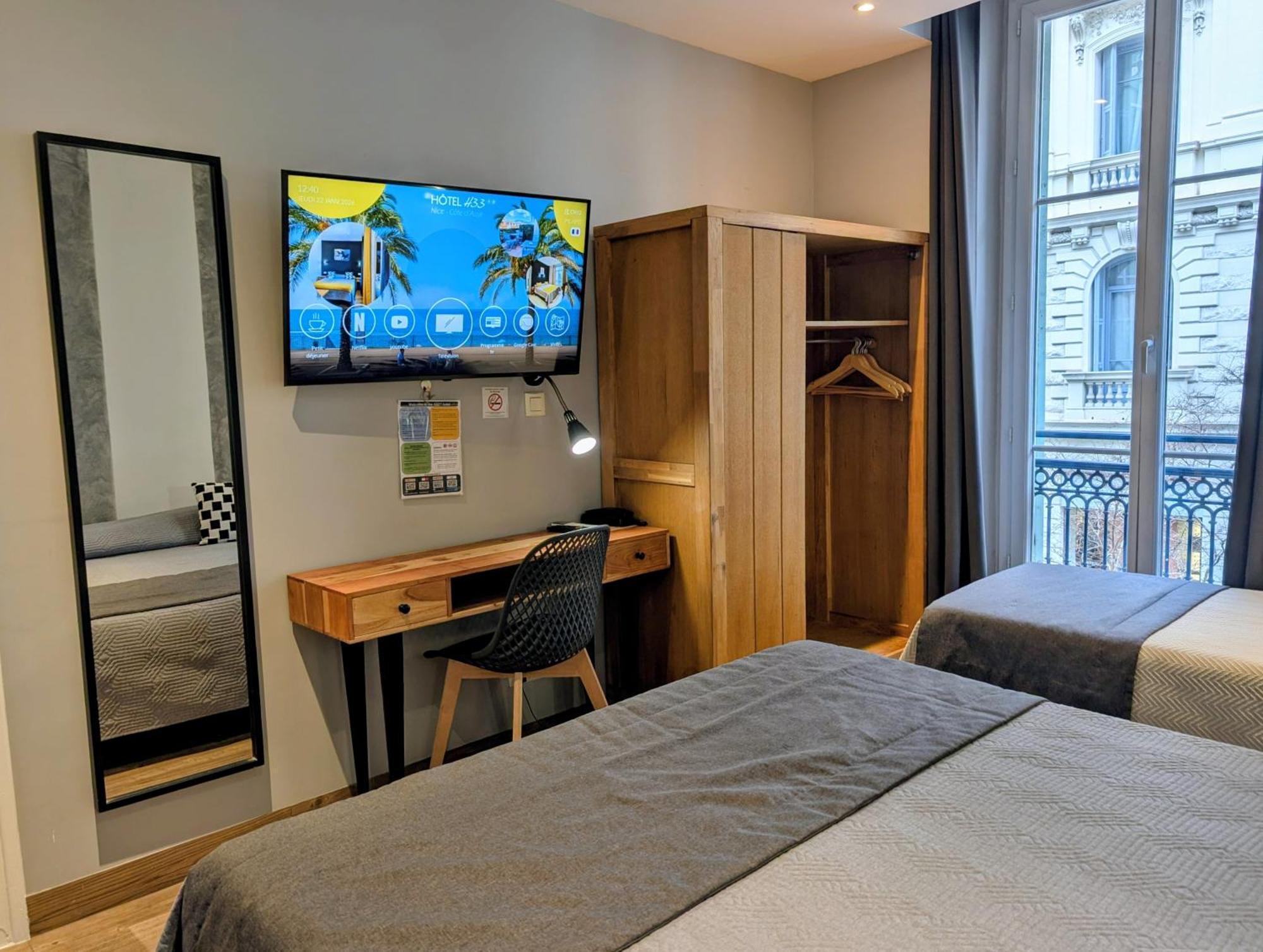 Hotel H33 2*