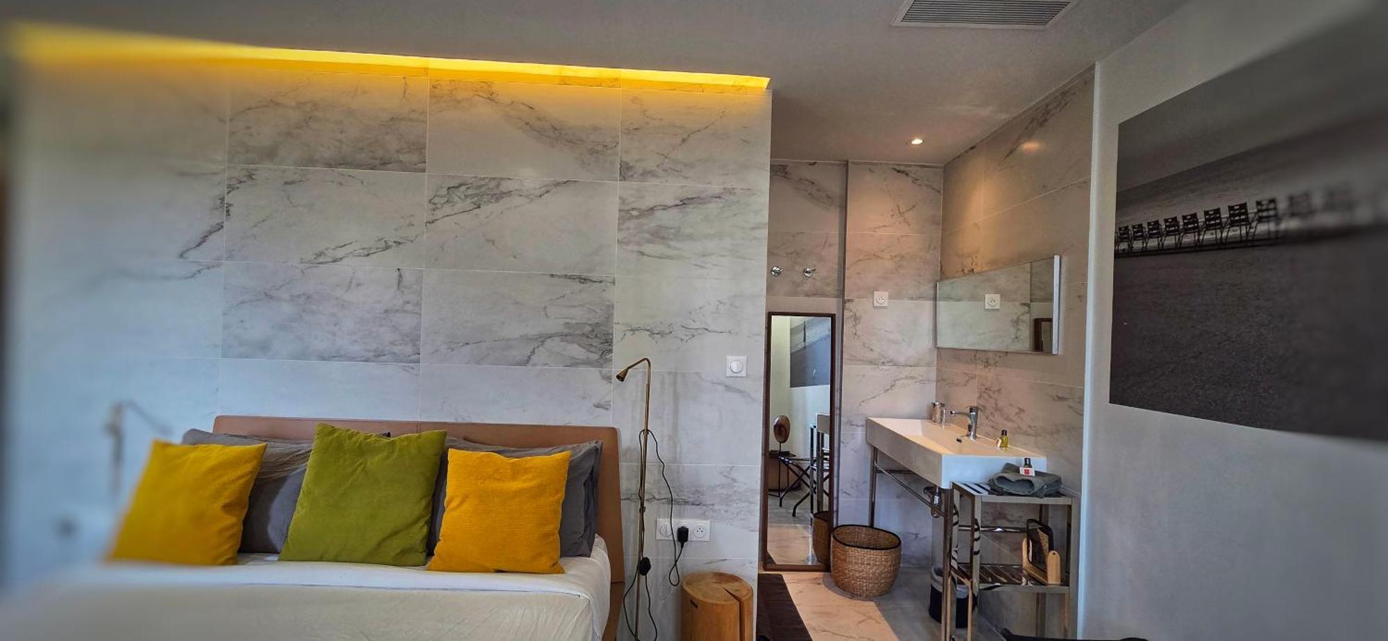 Le Petit Trianon Et Le Charme Des 2*