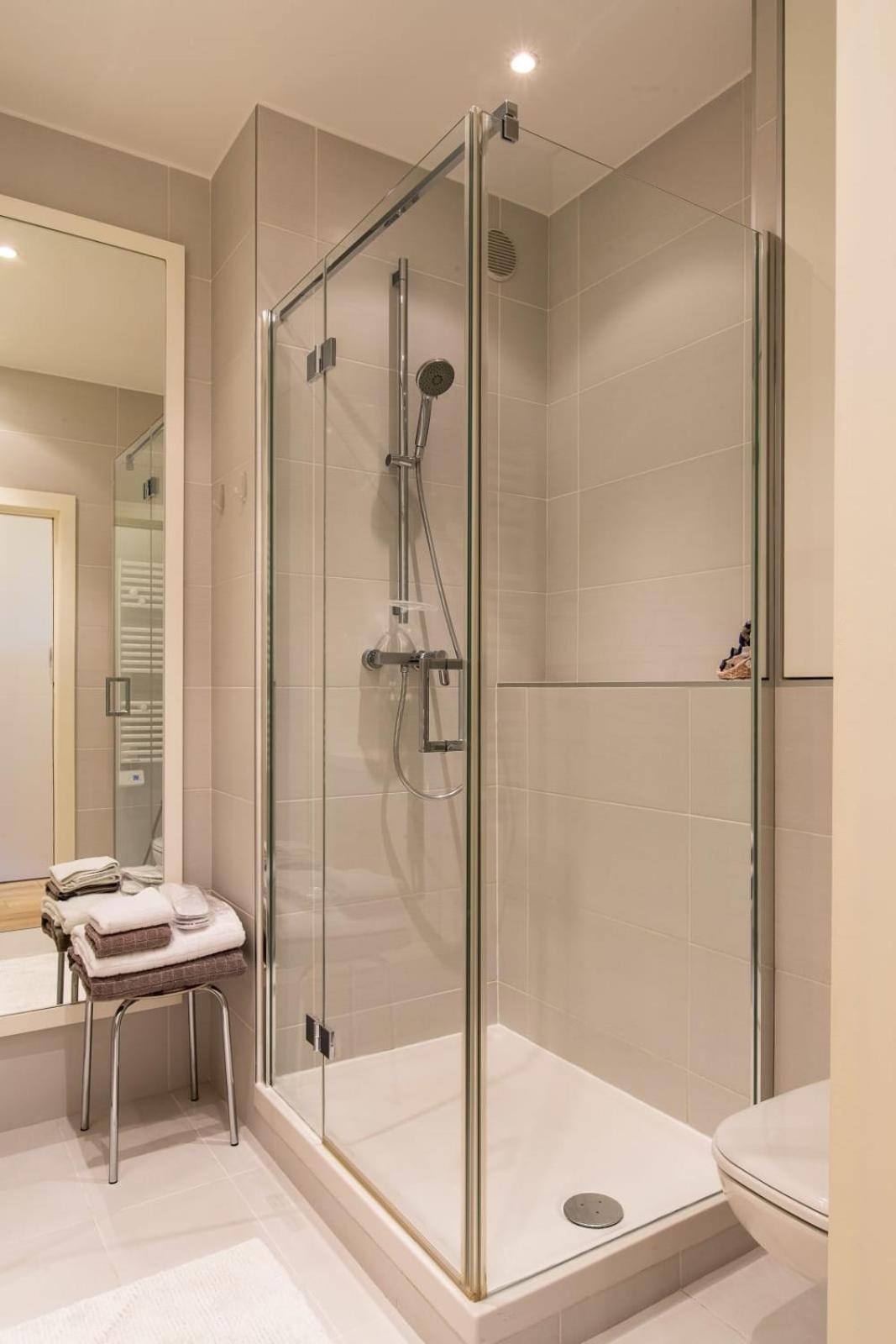 Grand H -f2, Face Vieux- Nice, Terrasse, Ascenseur, Climatisation, Terrace - Center Apartment Nice