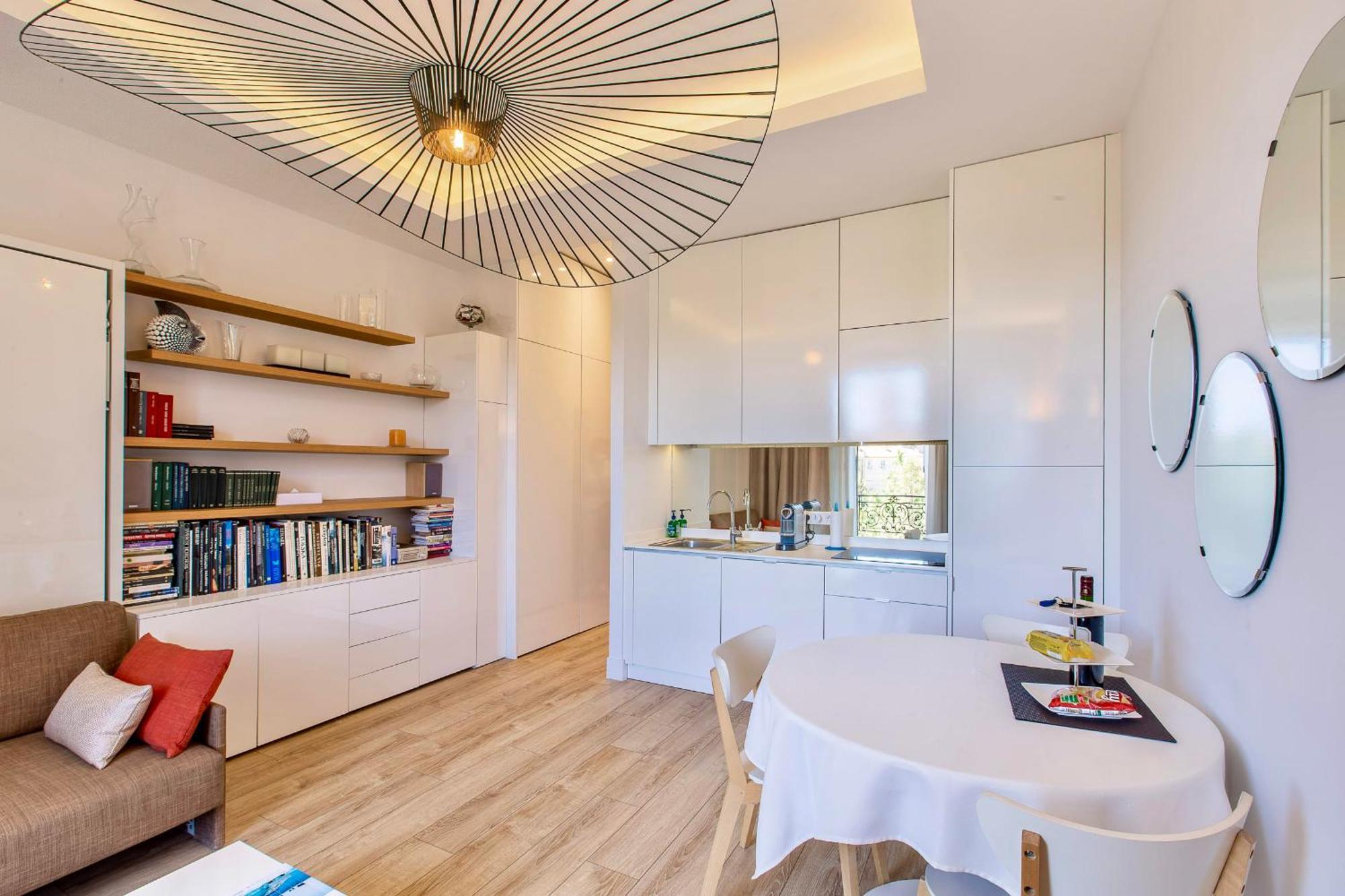 Grand H -f2, Face Vieux- Nice, Terrasse, Ascenseur, Climatisation, Terrace - Center Nice