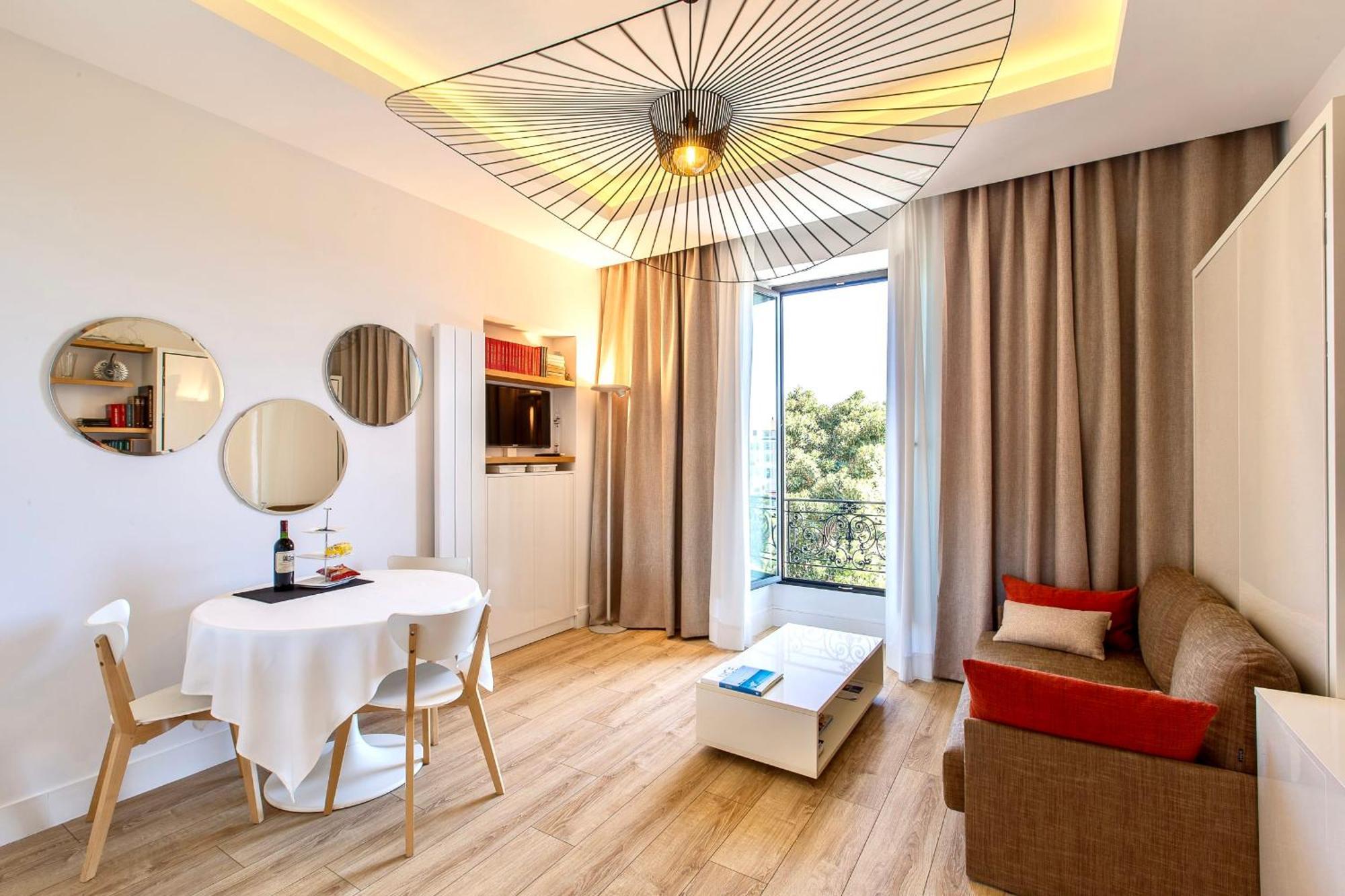 Grand H -f2, Face Vieux- Nice, Terrasse, Ascenseur, Climatisation, Terrace - Center Nice