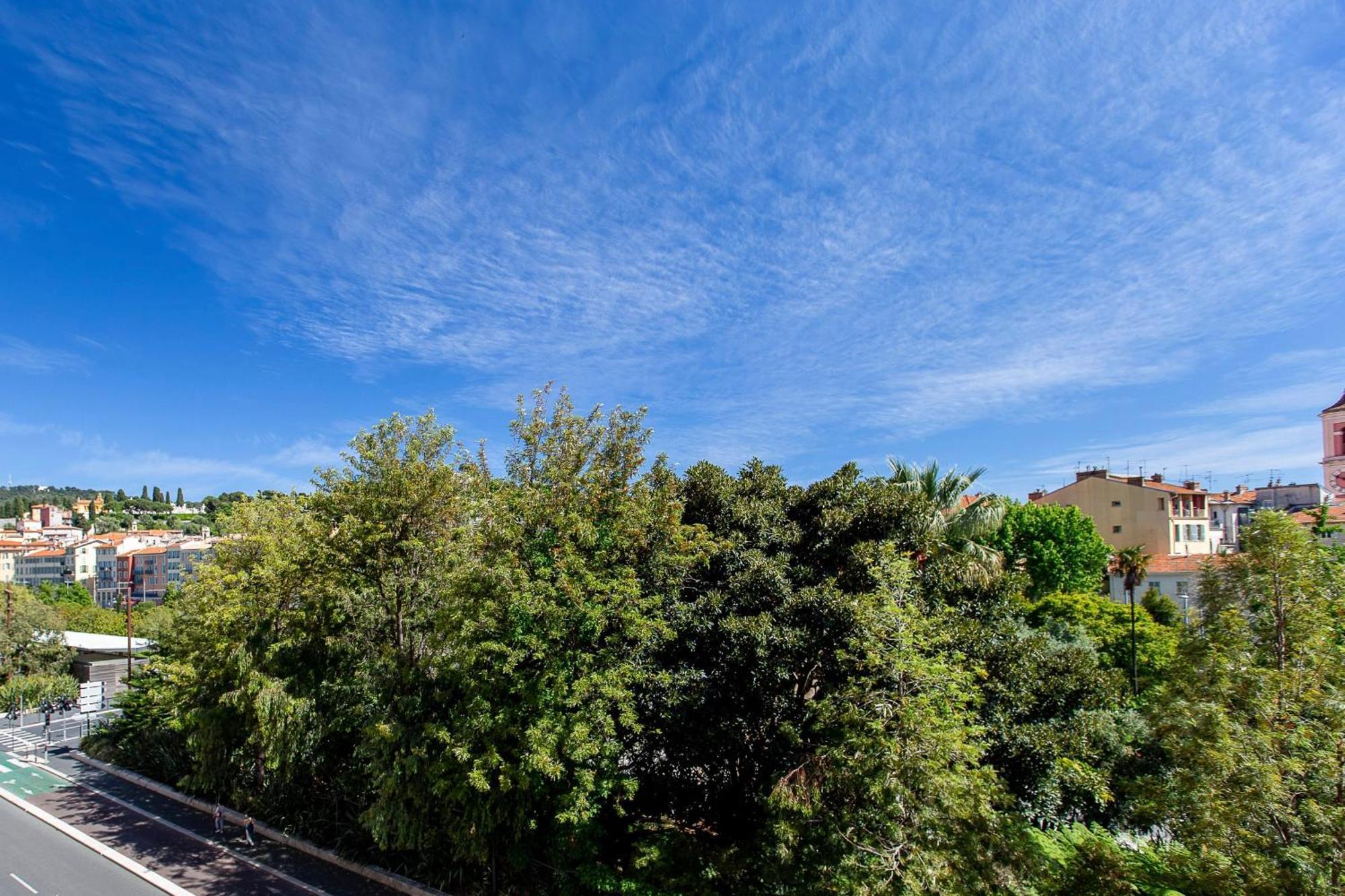 Grand H -f2, Face Vieux- Nice, Terrasse, Ascenseur, Climatisation, Terrace - Center Apartment