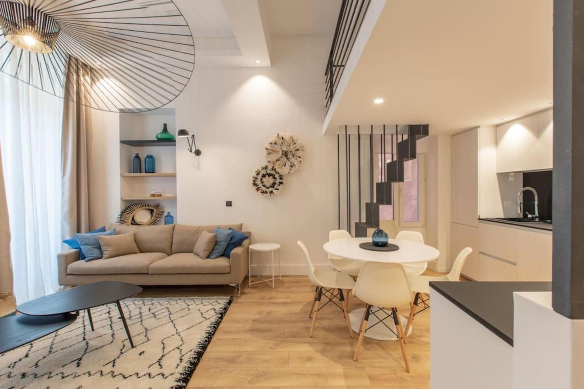 Cours Saleya Renovated 3 Bedrooms 1 Min To Air Conditioning *