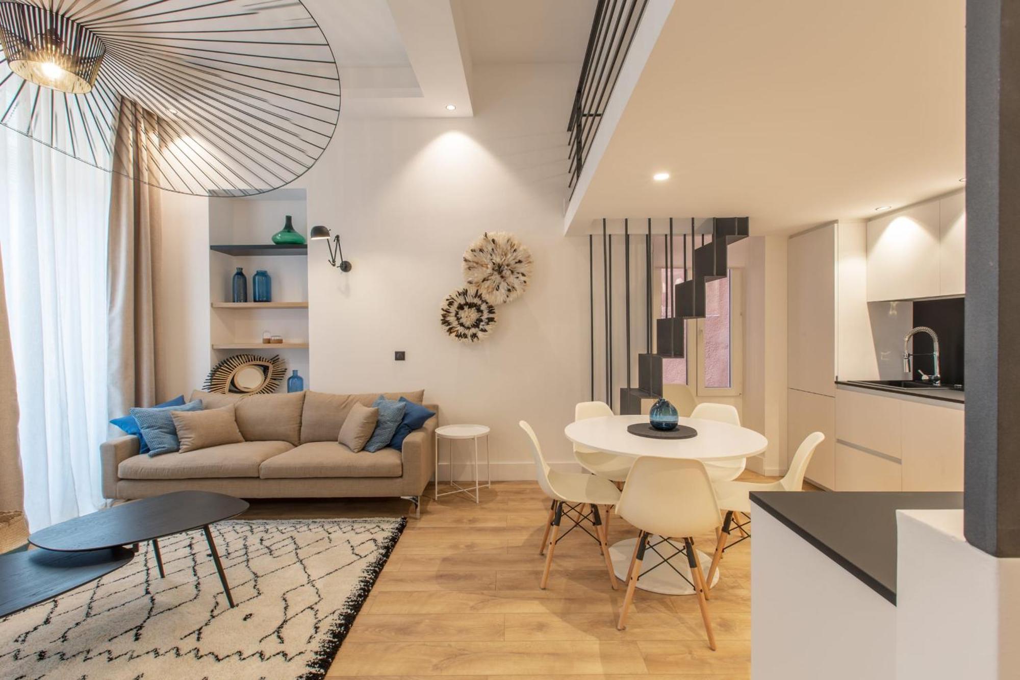 Cours Saleya Renovated 3 Bedrooms 1 Min To Air Conditioning *